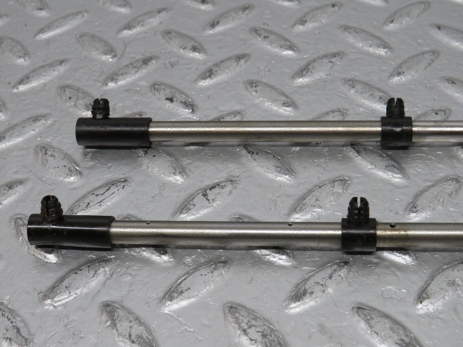 32819 Mercedes-Benz C107 R107 350 V8 Camshaft Oil Tube