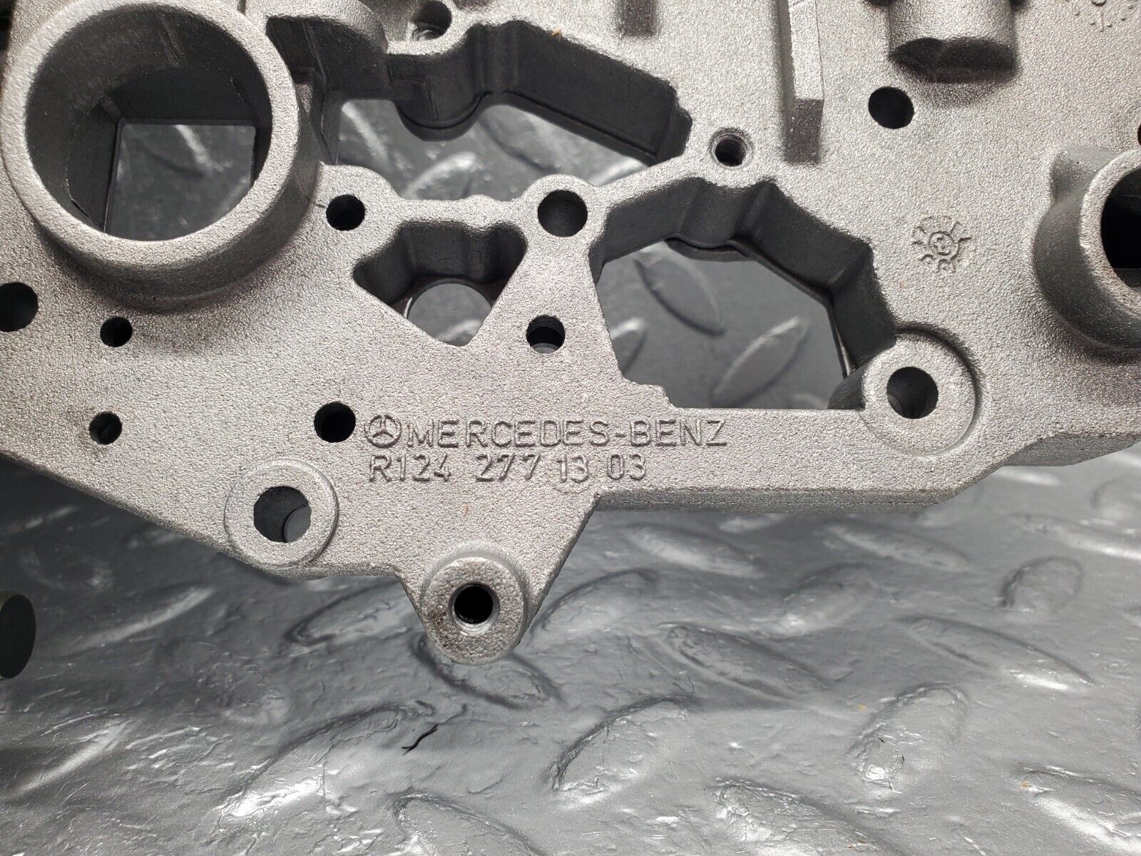 46313 Mercedes-Benz W124 280E Automatic Gearbox Valve Body 722.433 1242770601 1242771303