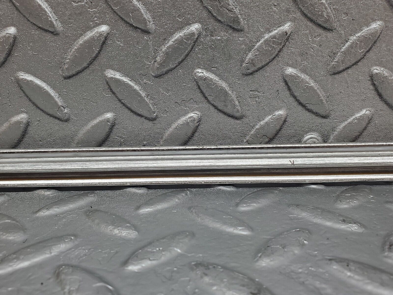 44542 Mercedes-Benz W123 280E Front Right Door Chrome Moulding Trim