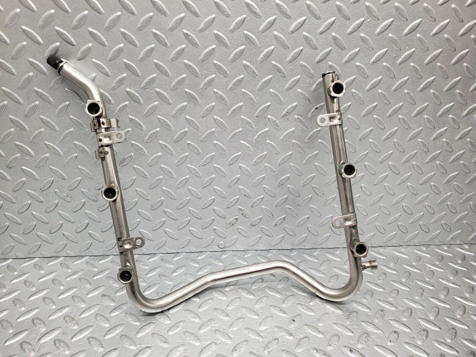 46809 Mercedes-Benz R129 320SL Coupe Fuel Injector Rail 0280151038 1120700095