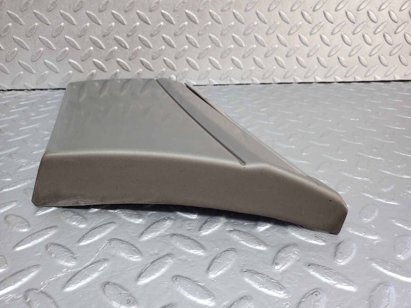 45702 Mercedes-Benz W126 420SE Front Right Fender Wing Moulding Trim 1266903640