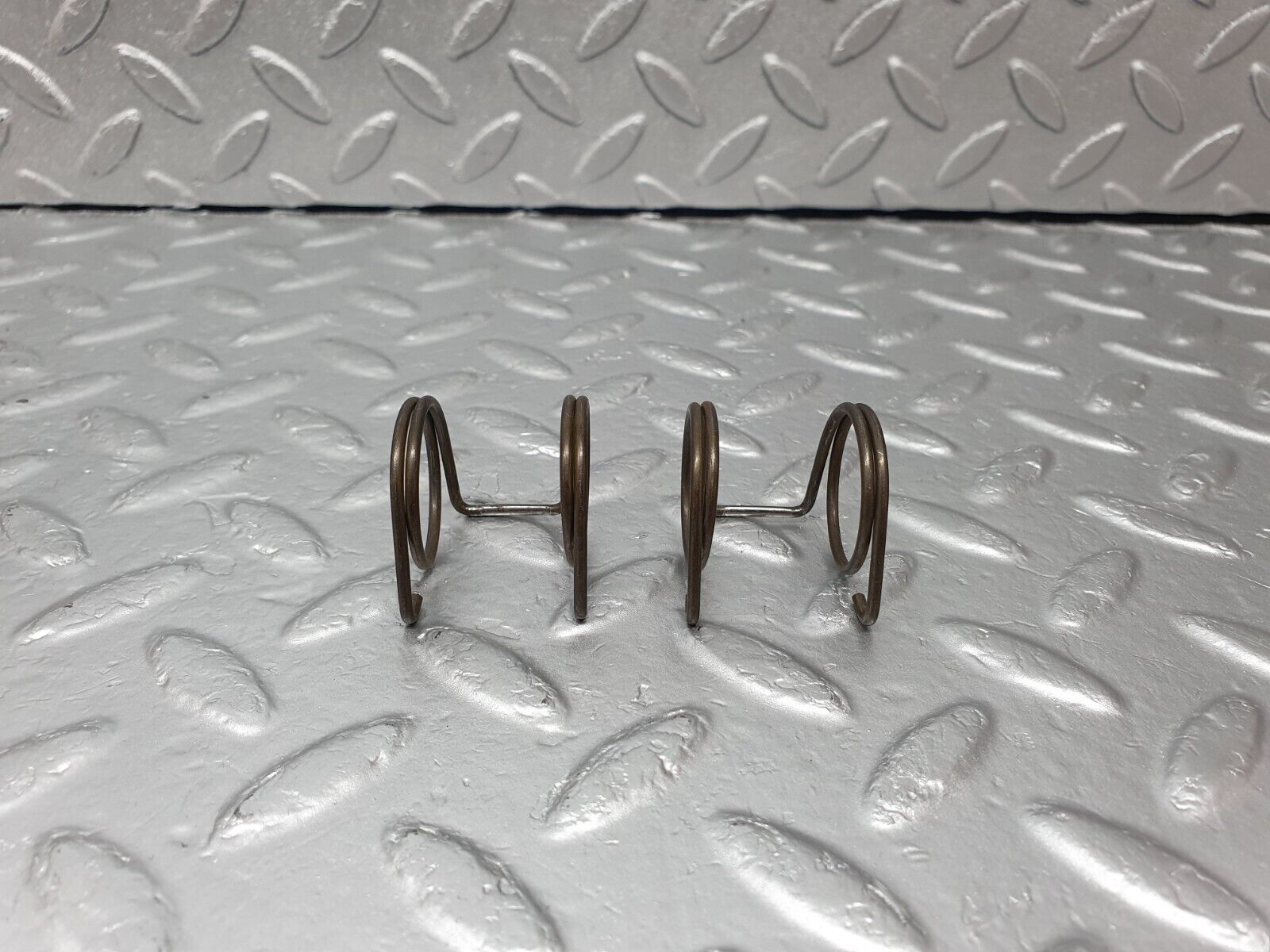 43363 Mercedes-Benz W108 280SE Valve Rocker Arm Retaining Spring