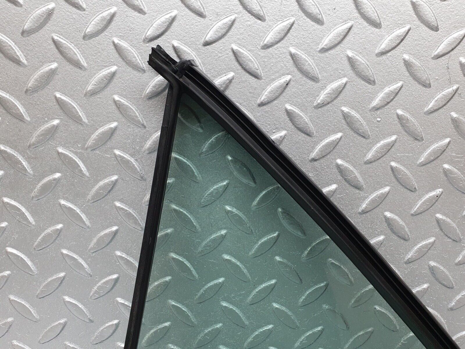 41996 Mercedes-Benz W202 C200 Rear Right Quarter Window Glass 2027350224