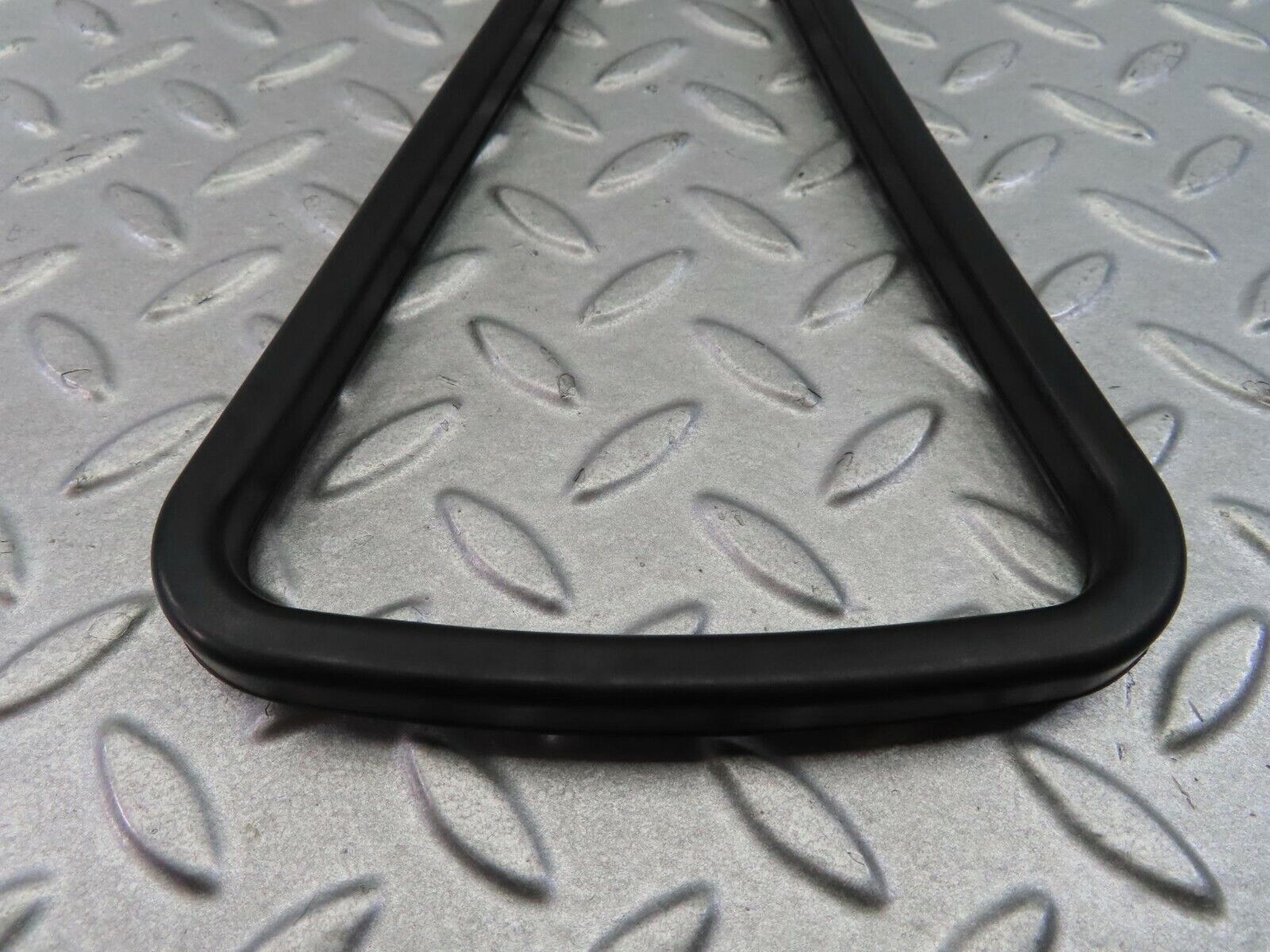 8102 Mercedes-Benz M180 Engine Valve Cover Gasket Seal