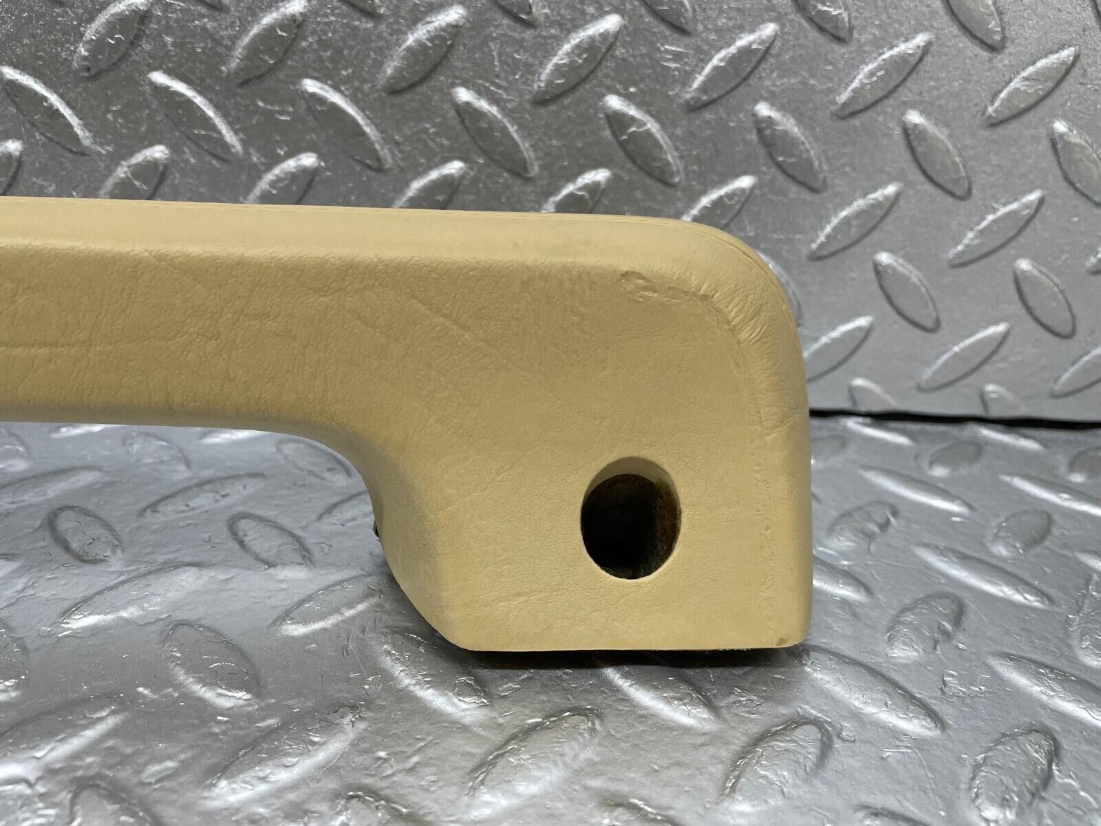 44260 Mercedes-Benz W123 280E Rear Right Interior Door Handle Beige 1239701801