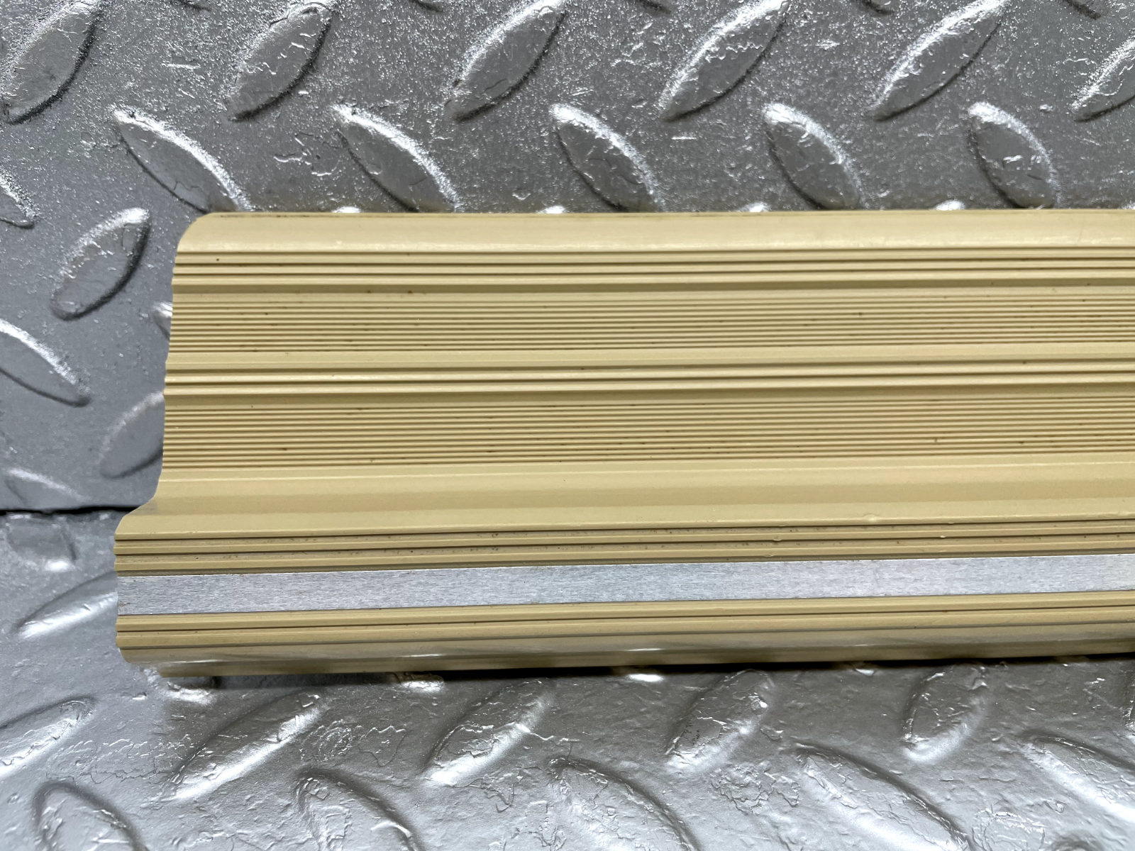 44264 Mercedes-Benz W123 280E Rear Right Door Sill Trim Beige