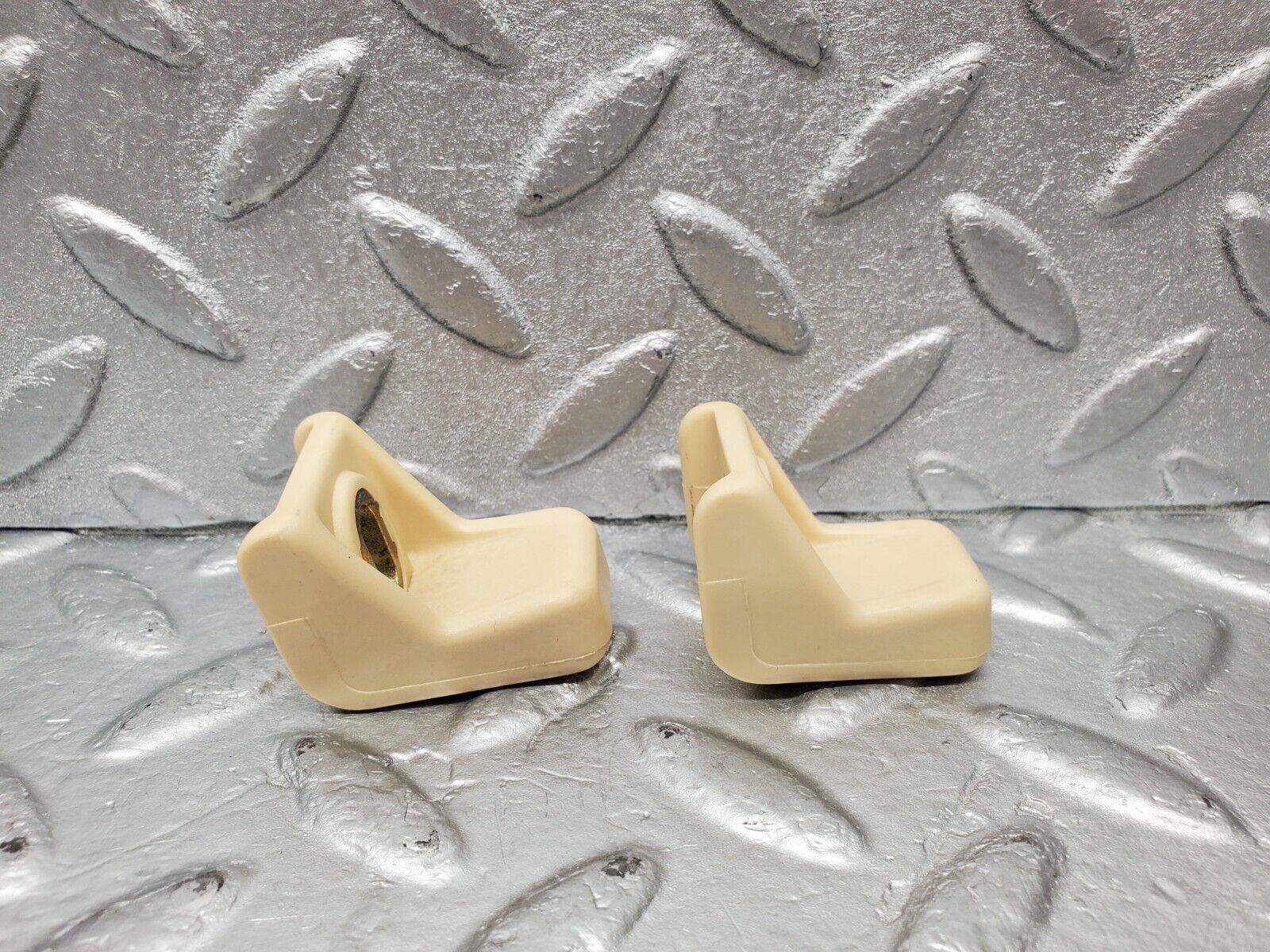 47008 Mercedes-Benz R129 320SL Coupe Rear Seat Holder