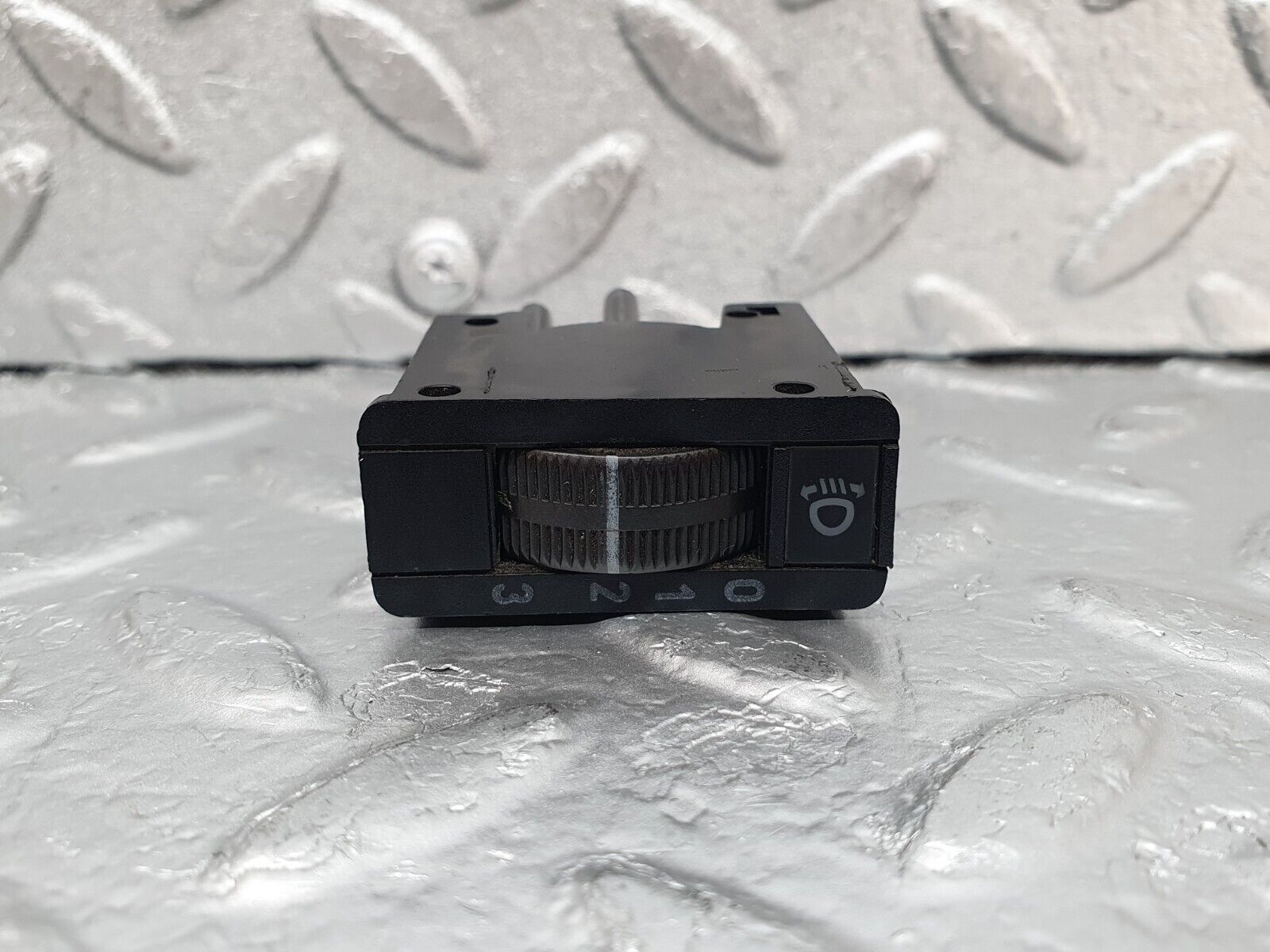 44114 Mercedes-Benz C123 230CE Coupe Headlight Level Switch 0008000473