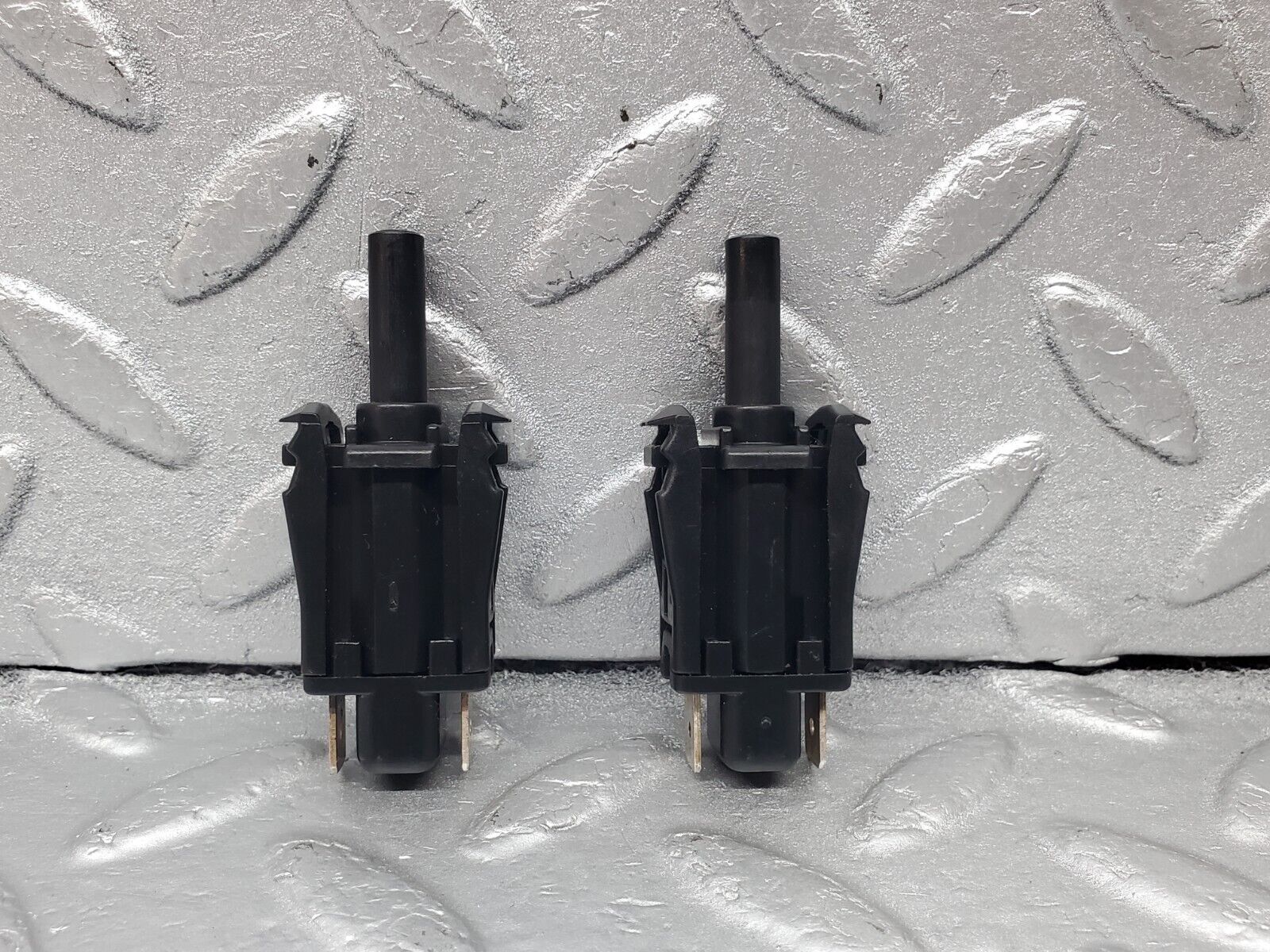 45886 Mercedes-Benz W126 420SE Door Contact Switch 2x 0015458714