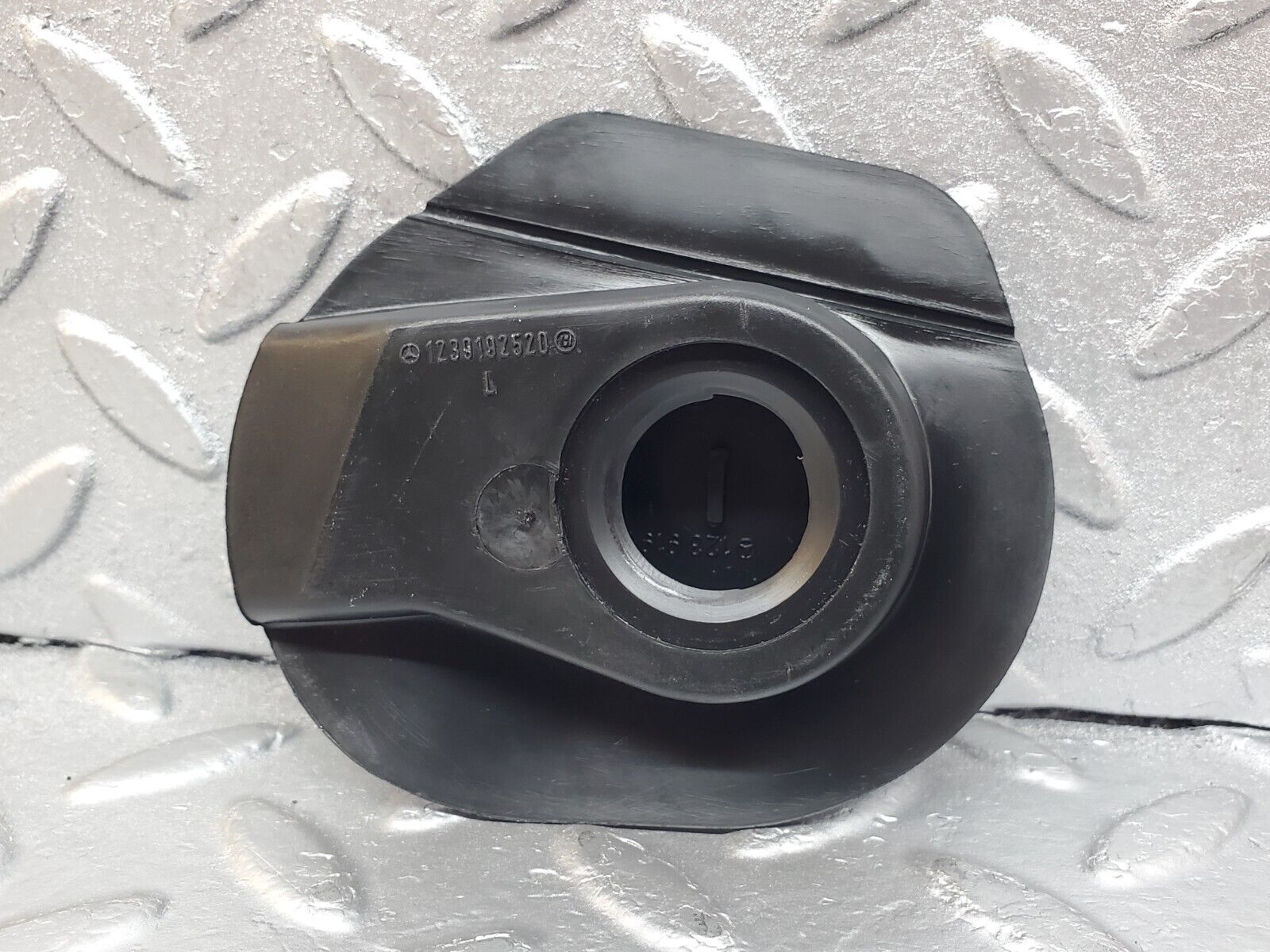 44463 Mercedes-Benz W123 280E Seat Belt Runner Cover Trim 2x Black 1239192520 1239192920 1239192620 1239193020