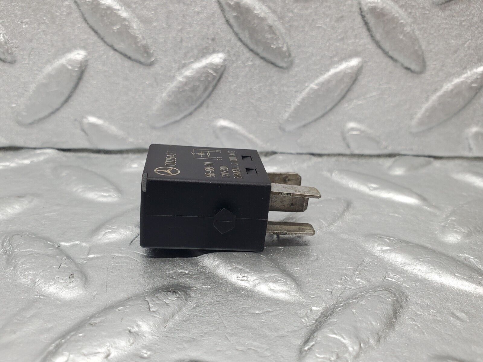 46920 Mercedes-Benz R129 320SL Coupe Indicator Relay 0025421119