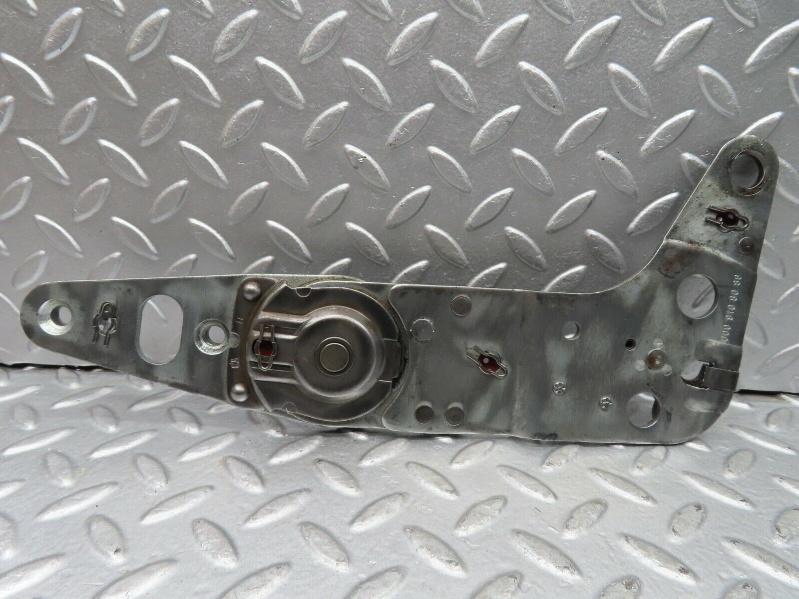 20552 Mercedes-Benz R107 450SL Front Right Seat Hinge 0009108086