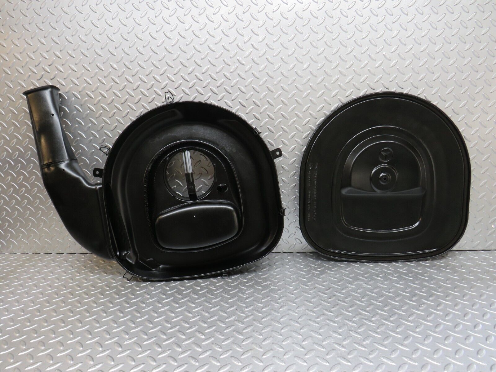 33557 Mercedes-Benz C107 R107 Air Filter Box Housing 0080948902