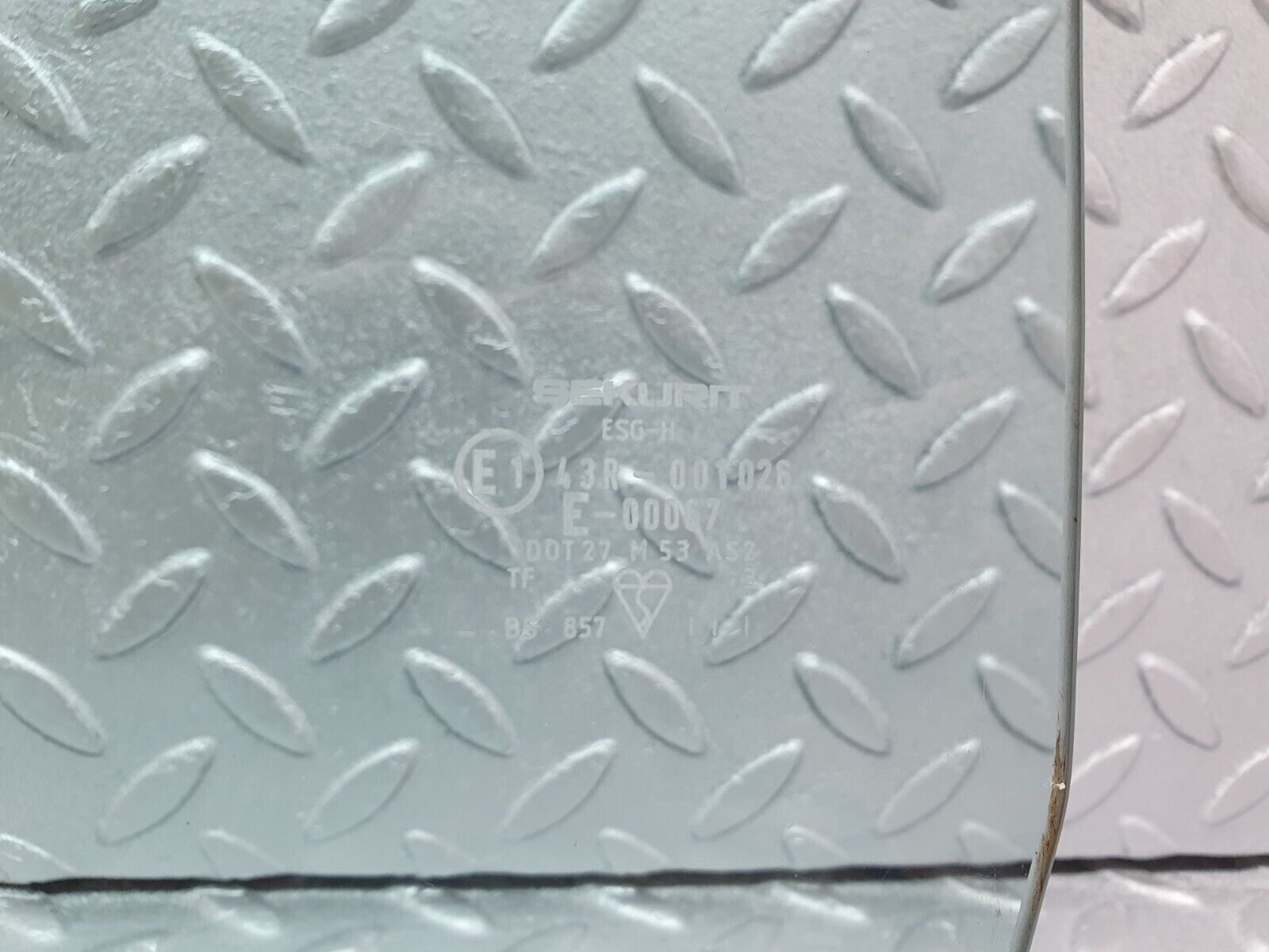 43220 Mercedes-Benz W108 280SE Rear Left Door Window Glass