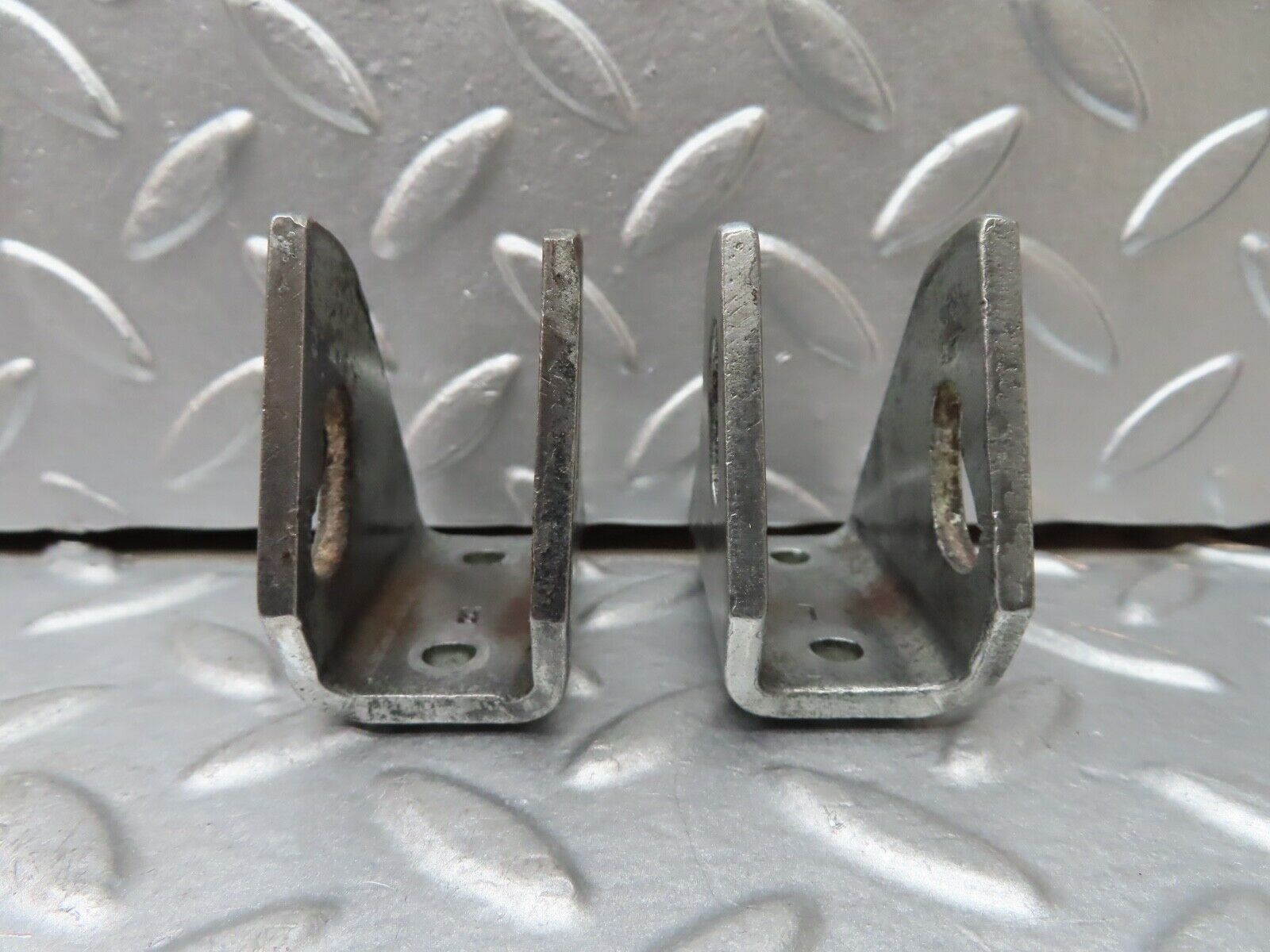 20506 Mercedes-Benz R107 450SL Soft Top Bracket Pair