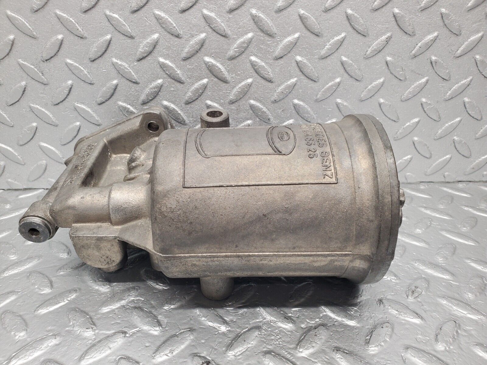 46093 Mercedes-Benz W126 420SE Oil Filter Housing 0011846525 1171802611