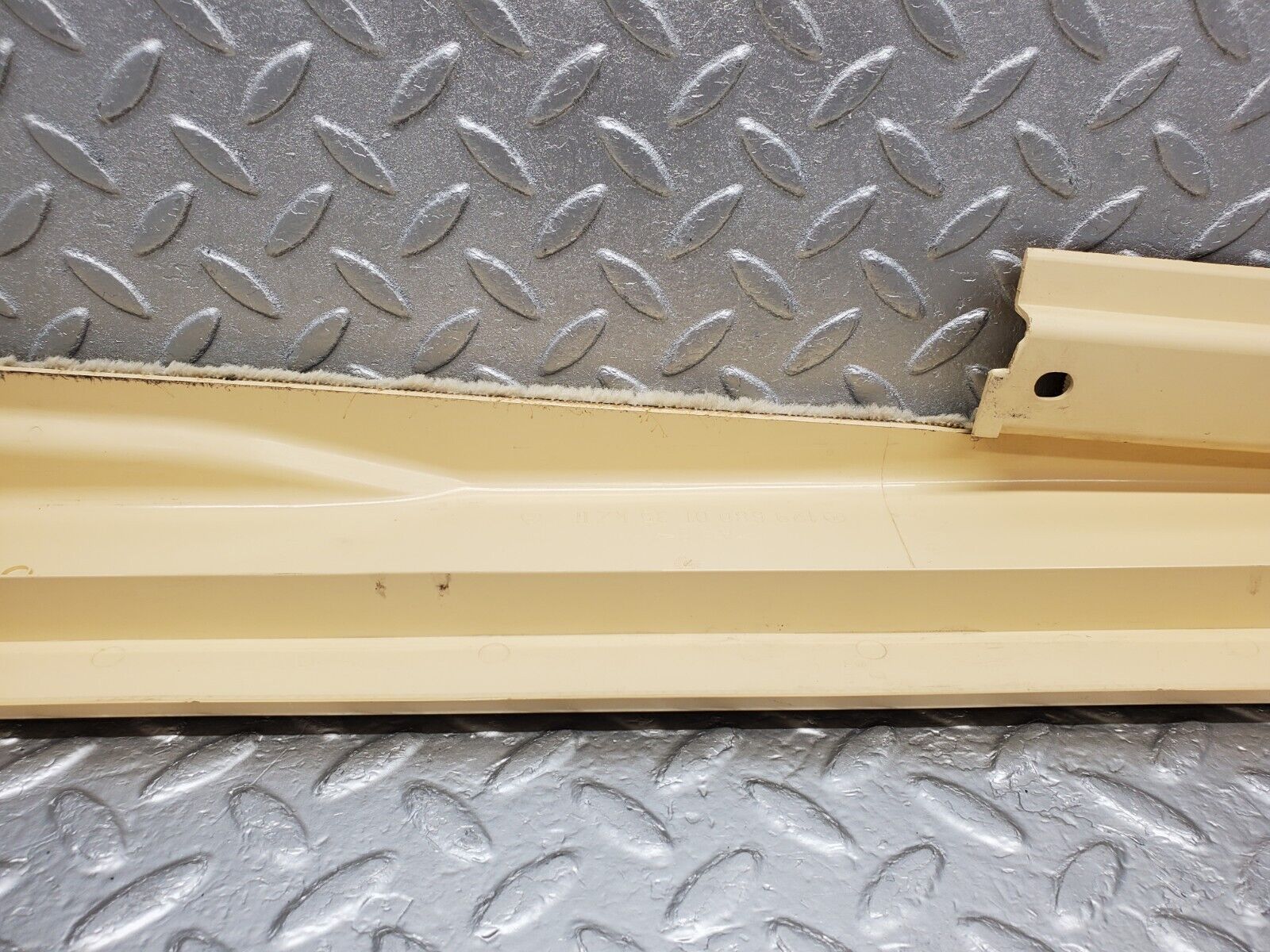 46816 Mercedes-Benz R129 320SL Coupe Left Door Sill Trim Beige 1296800135