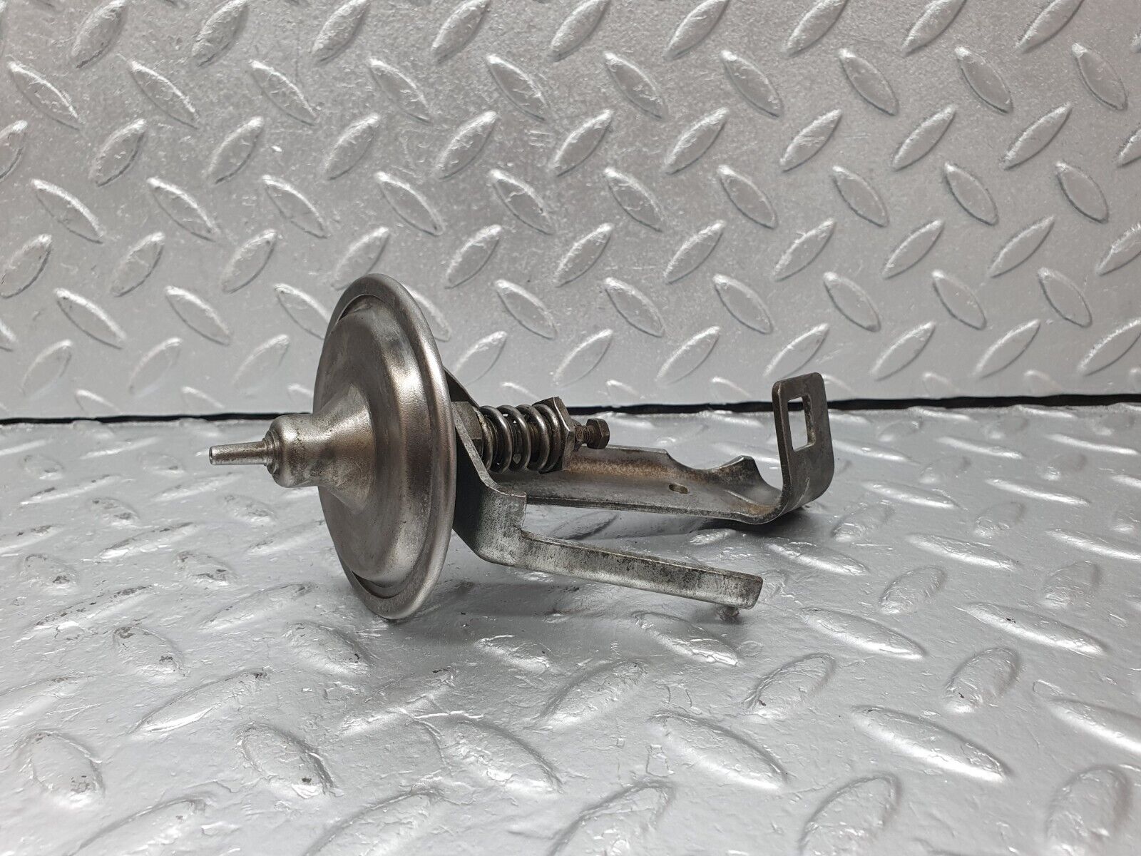 41601 Mercedes-Benz W124 200E Carburettor Vacuum Valve 7 209 18000