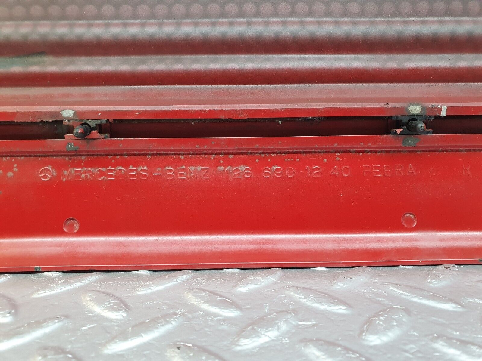 43788 Mercedes-Benz C126 380SEC Coupe Right Door Lower Moulding Trim 1266901240