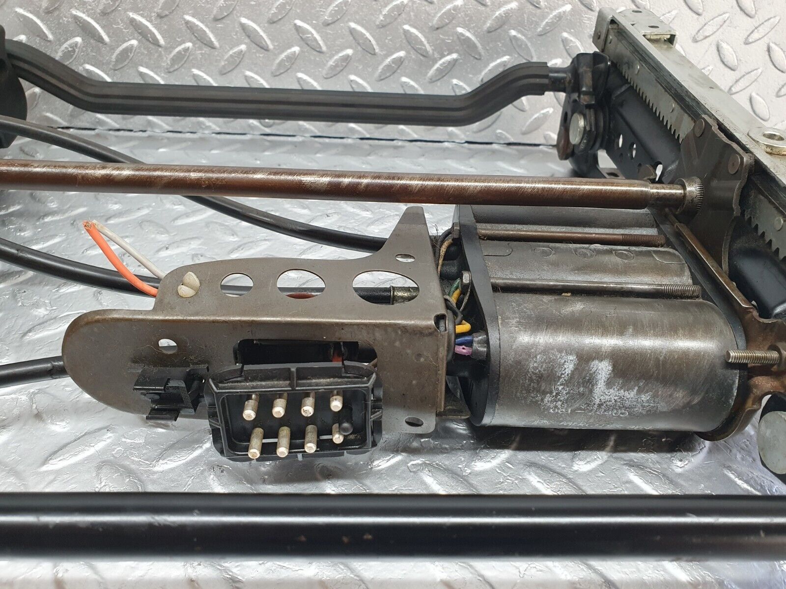 43825 Mercedes-Benz C126 380SEC Coupe Front Left Electric Seat Base 1268201042