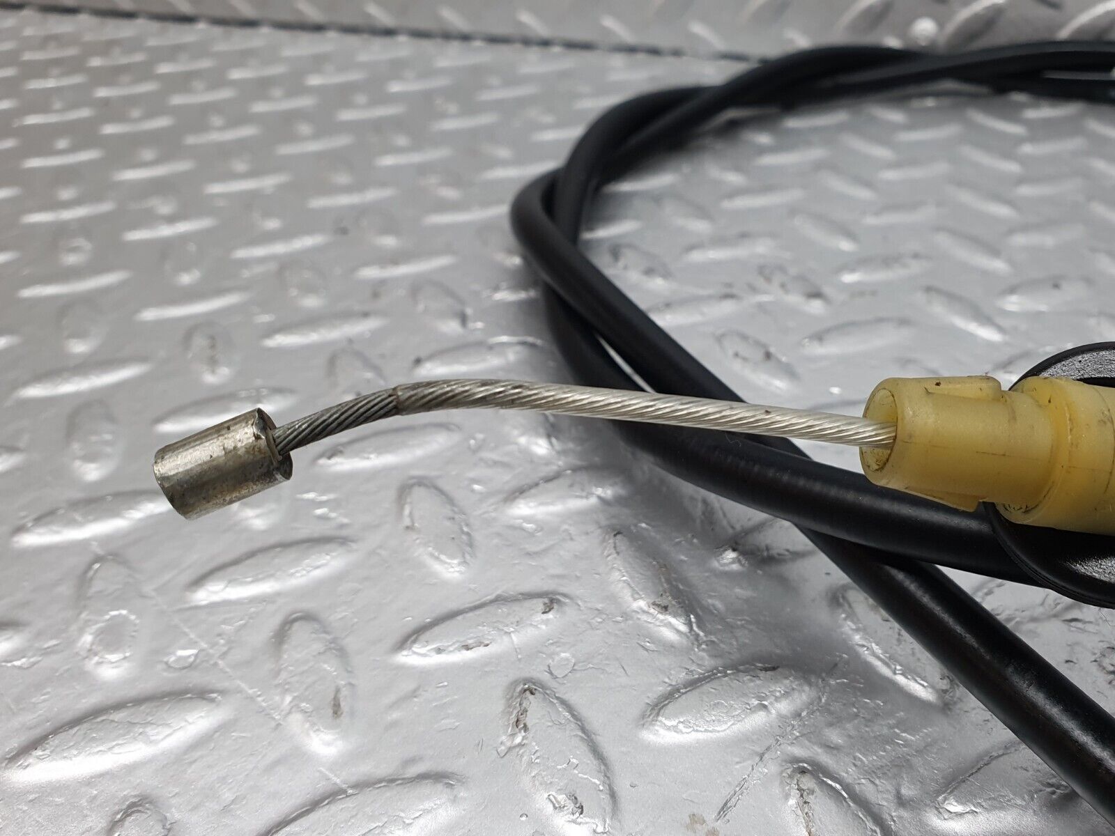 42093 Mercedes-Benz W202 C200 Parking Brake Cable 2024203085