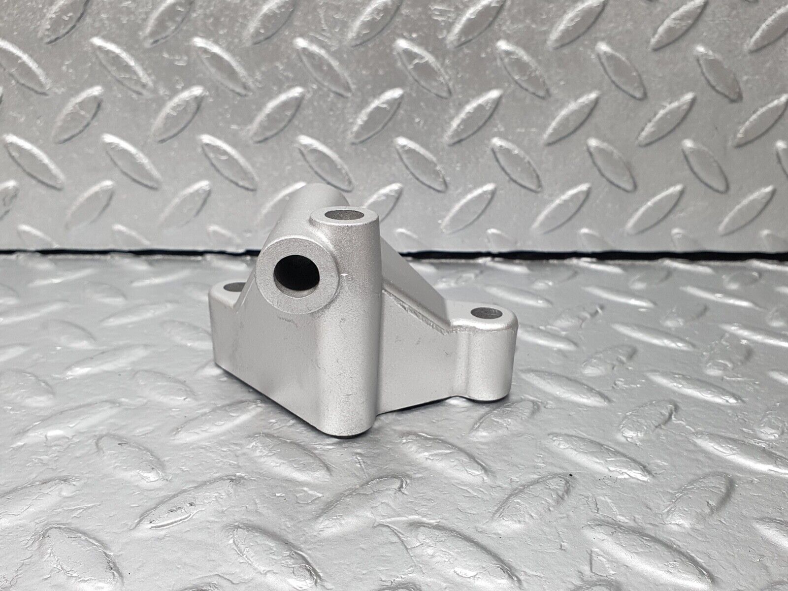 42983 Mercedes-Benz W201 190 Alternator Generator Support 1021550835