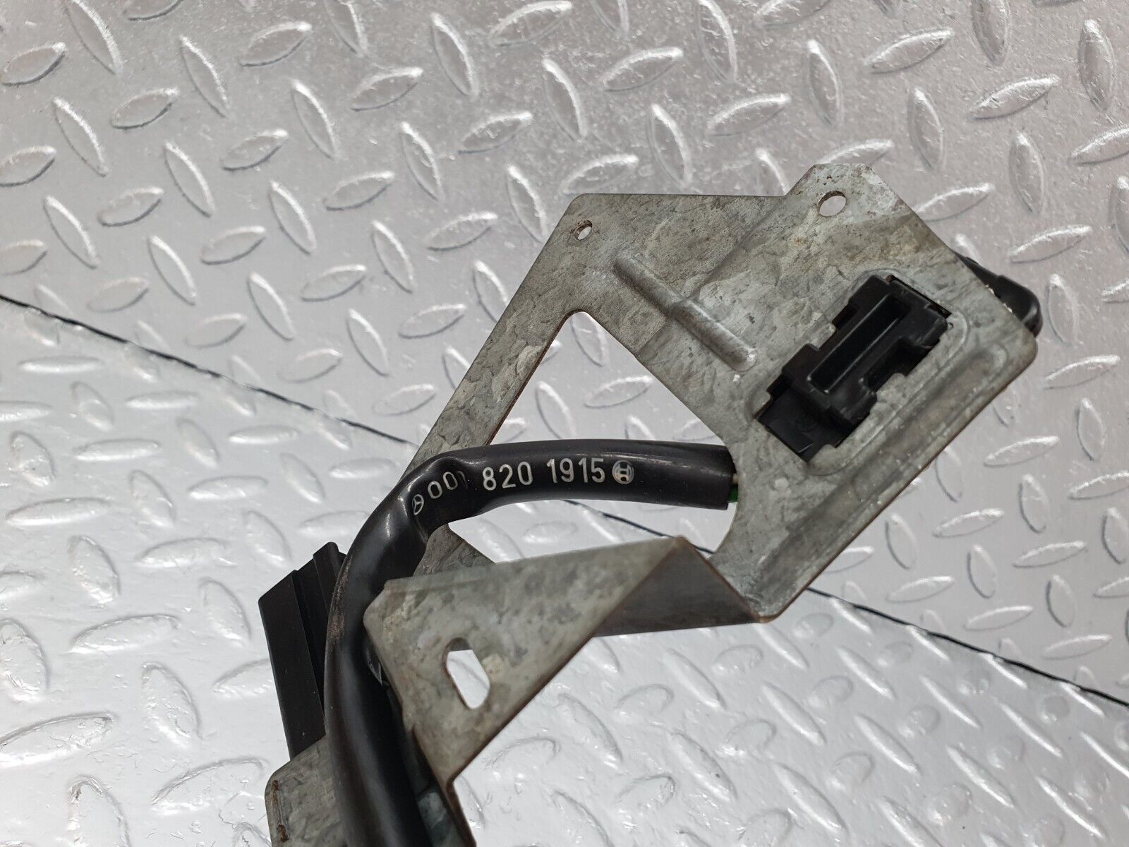 43749 Mercedes-Benz C126 380SEC Coupe Seat Belt Presenter Left 0008600082 0132004300 0008201915