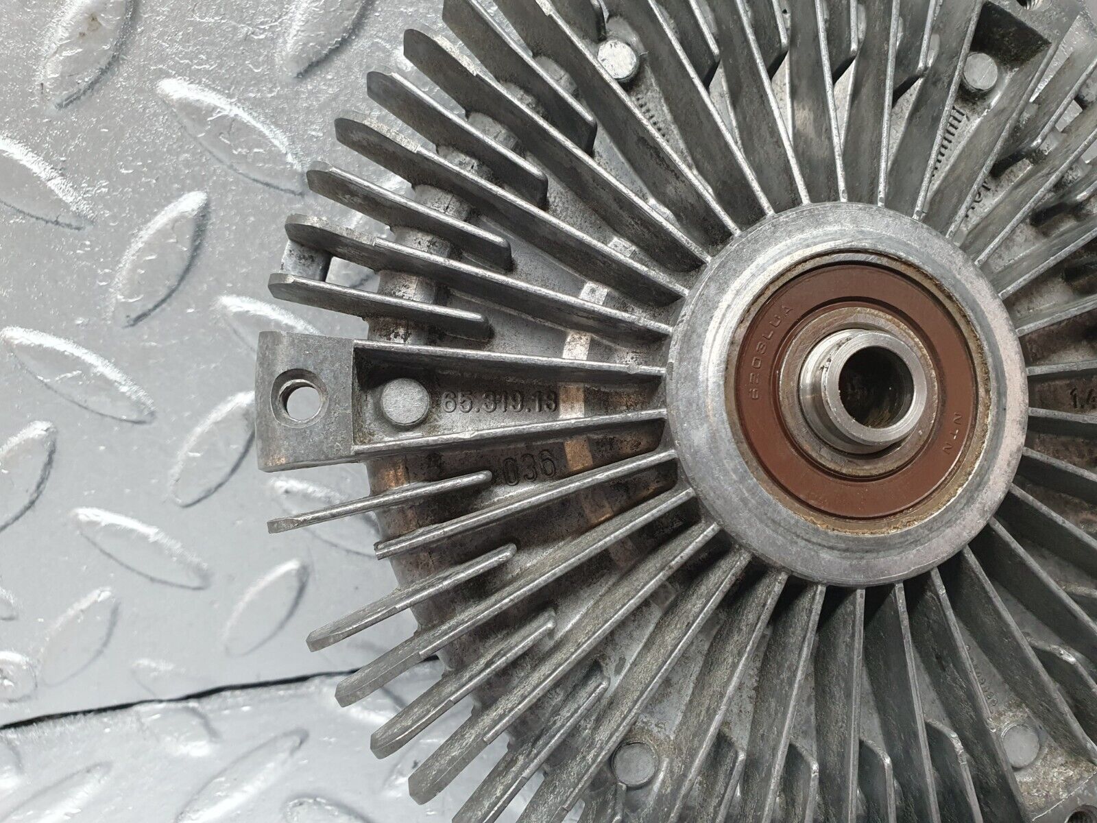 42310 Mercedes-Benz R129 320SL Coupe Engine Cooling Fan Clutch