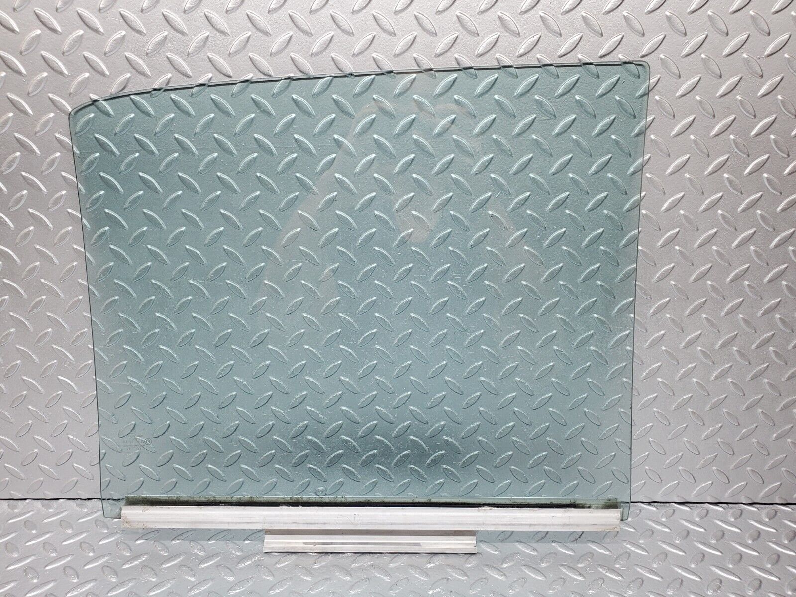 45799 Mercedes-Benz W126 420SE Rear Left Door Window Glass