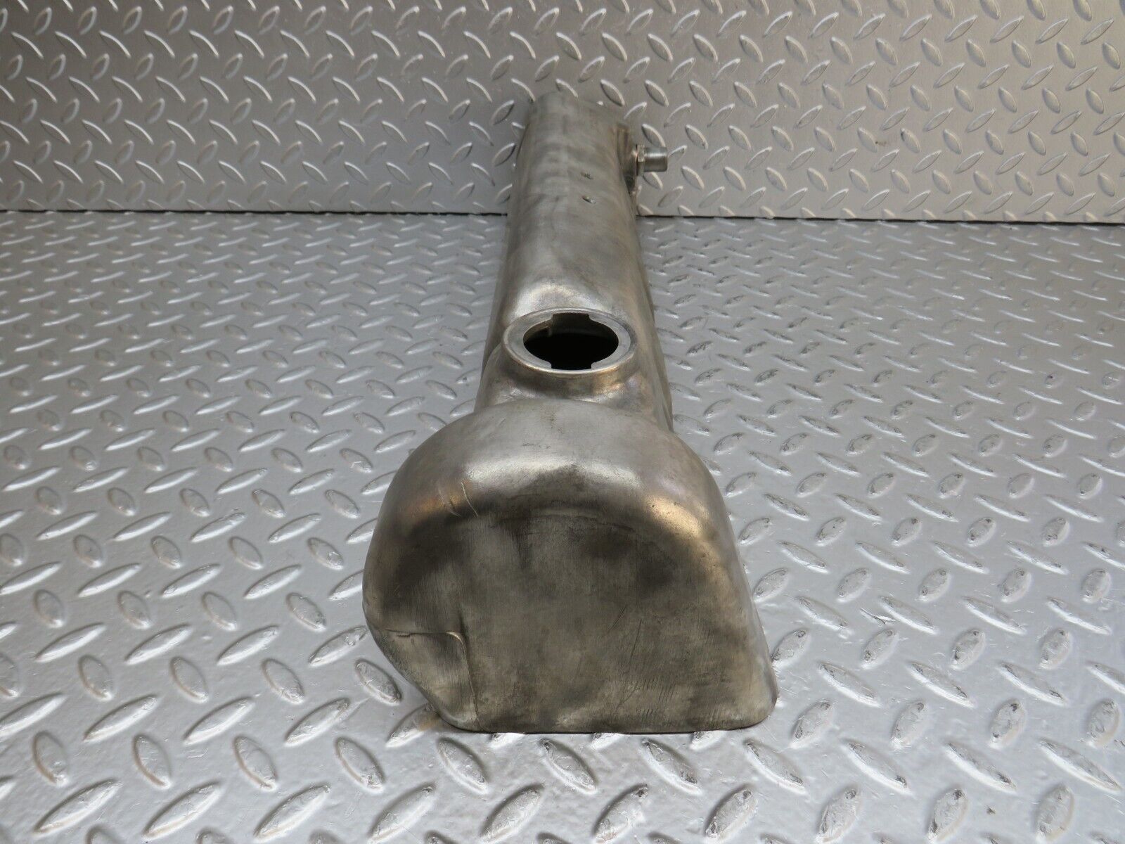 32843 Mercedes-Benz C107 R107 350 V8 Cylinder Head Valve Cover Right Side 1160161905