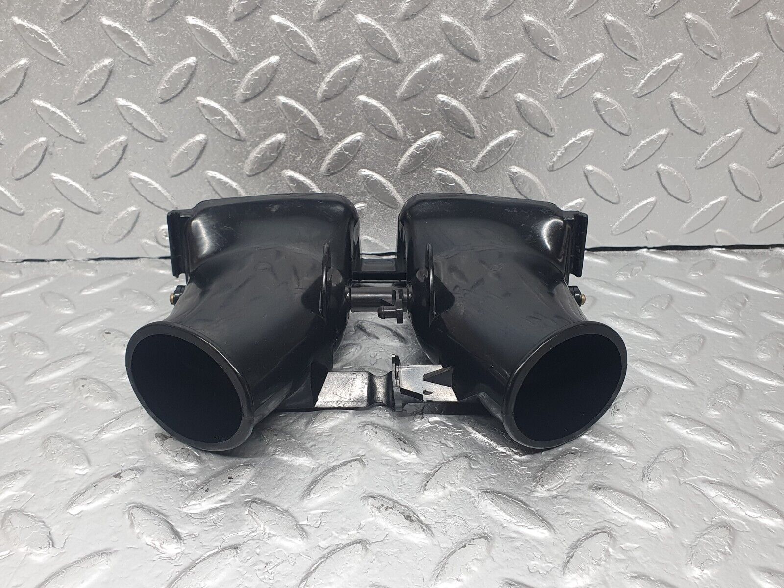 43628 Mercedes-Benz C126 380SEC Coupe Air Duct Vent 1268300044