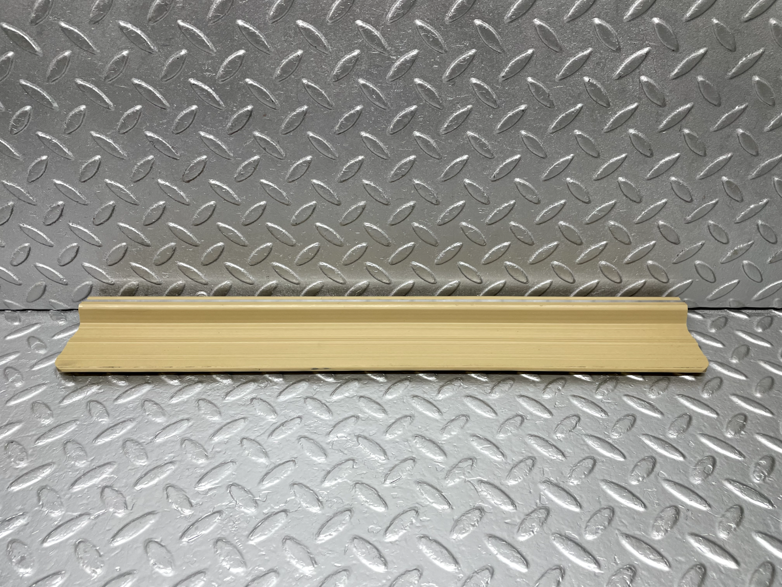 44264 Mercedes-Benz W123 280E Rear Right Door Sill Trim Beige