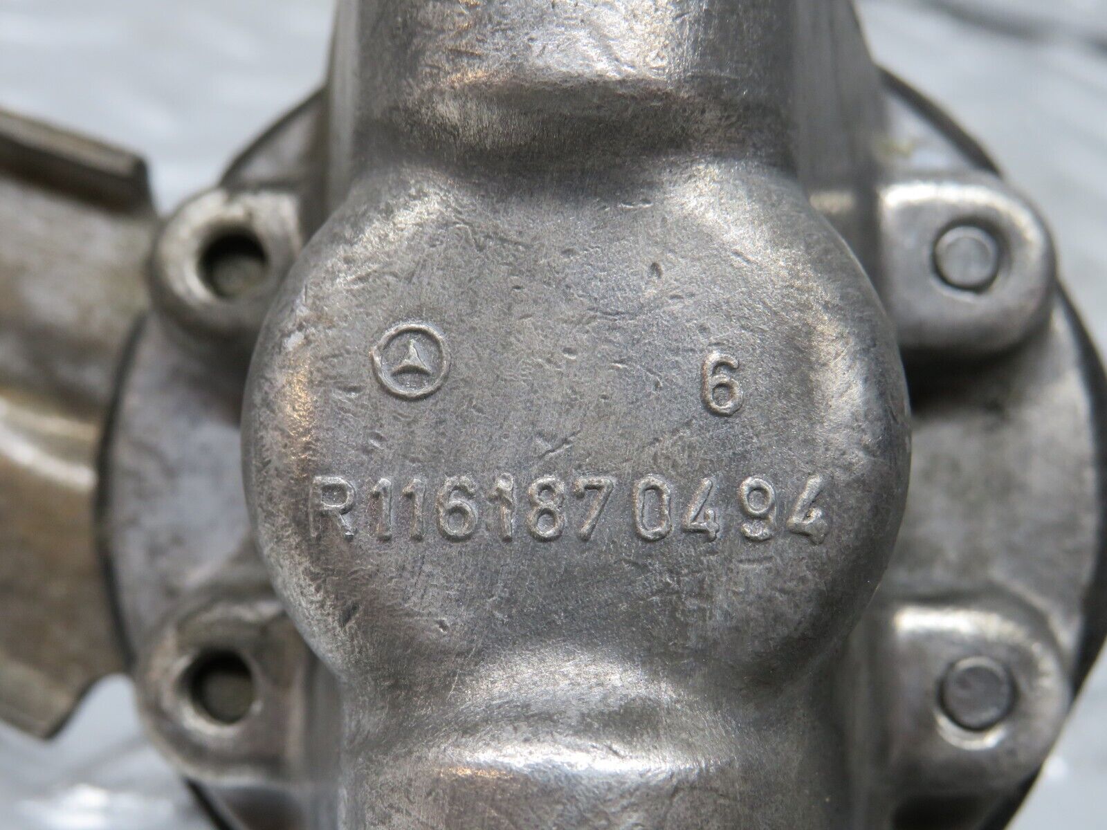 32956 Mercedes-Benz C107 R107 450 V8 Oil Pressure Damper 1161870196 1161870494