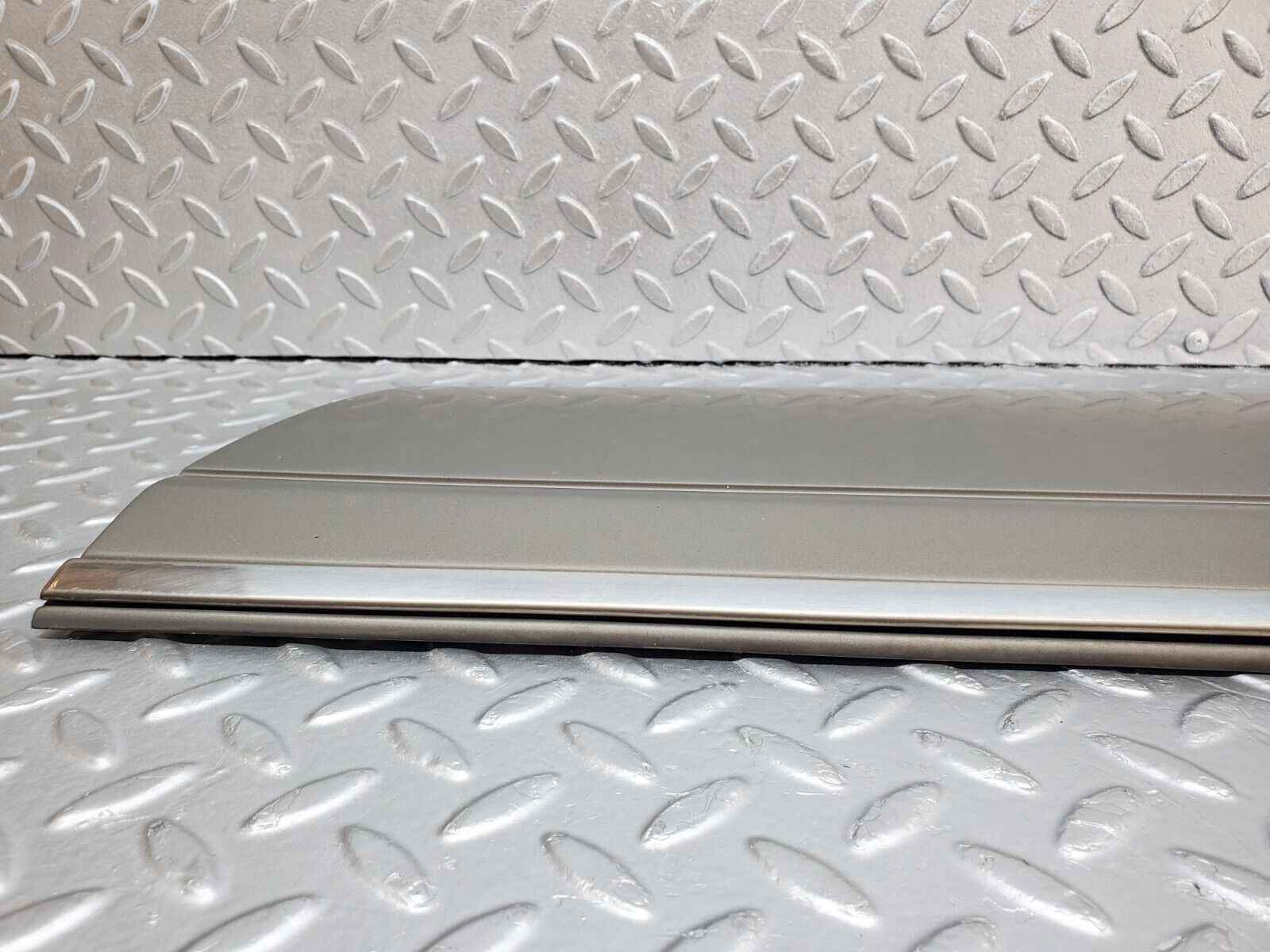 45704 Mercedes-Benz W126 420SE Front Right Door Moulding Trim 1266903840