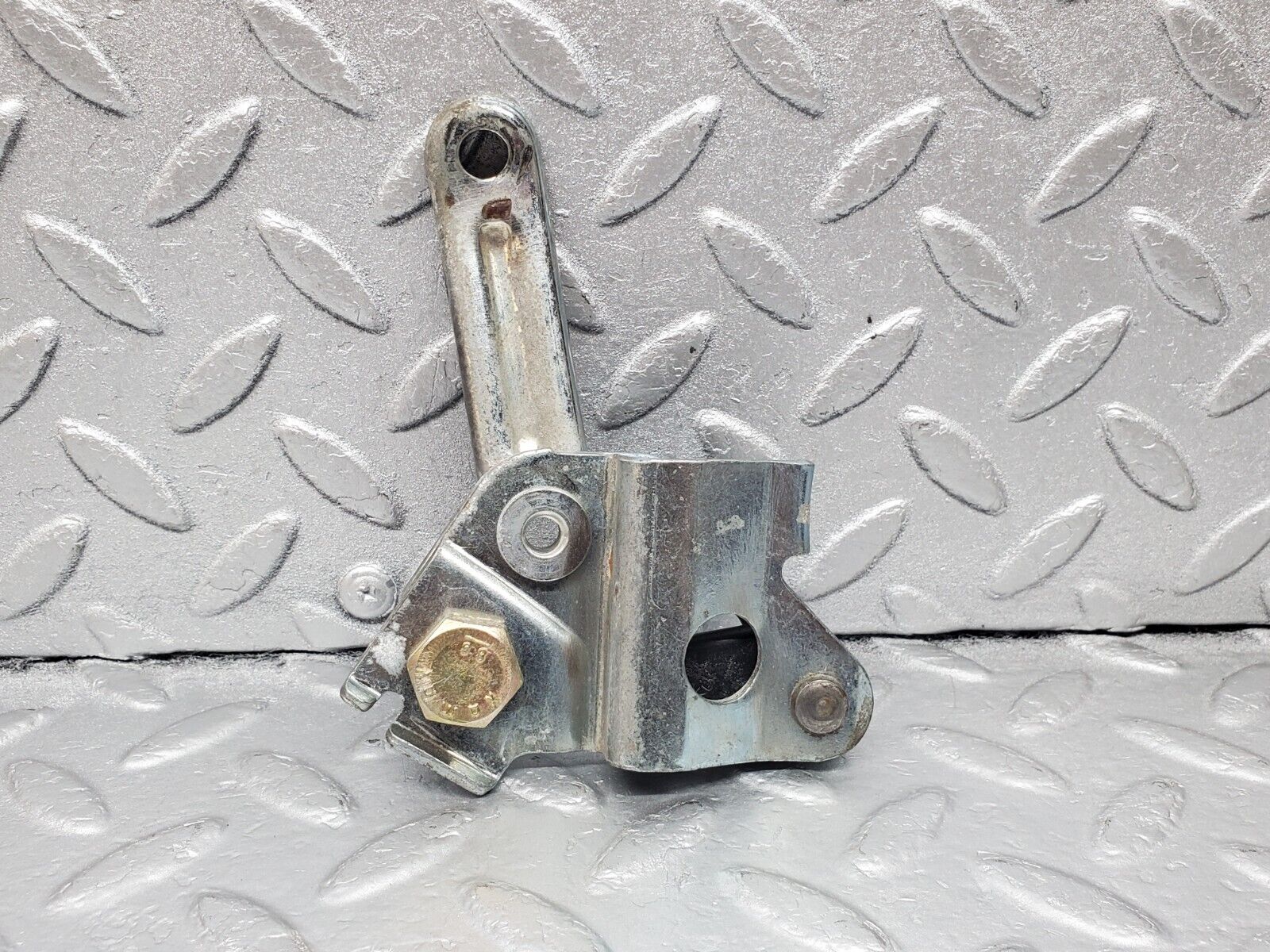 45882 Mercedes-Benz W126 420SE Front Left Seat Belt Bracket