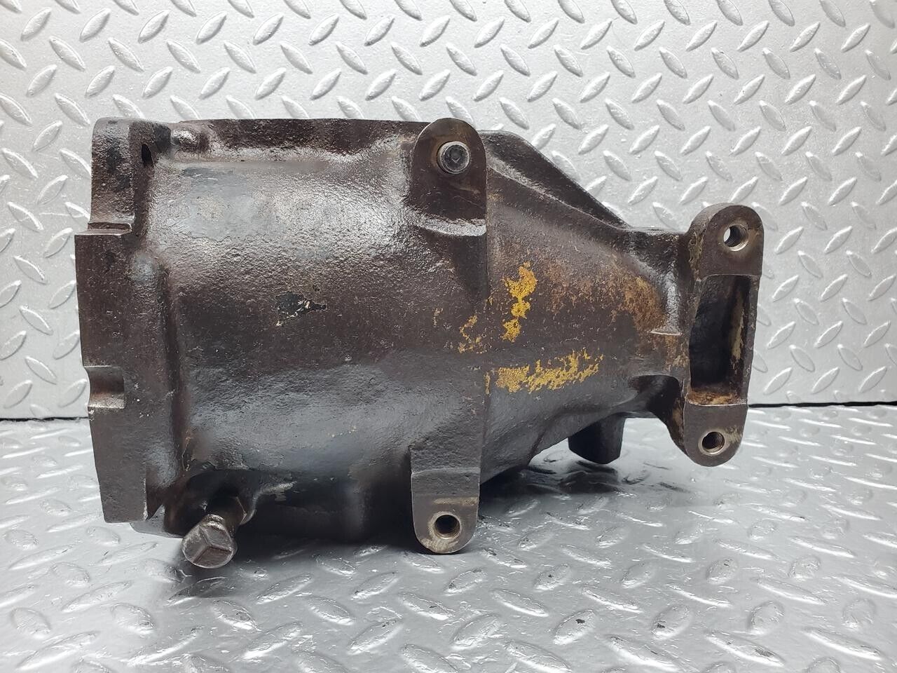 34670 Mercedes-Benz C126 380SEC Coupe Rear Differential Housing 1263511101