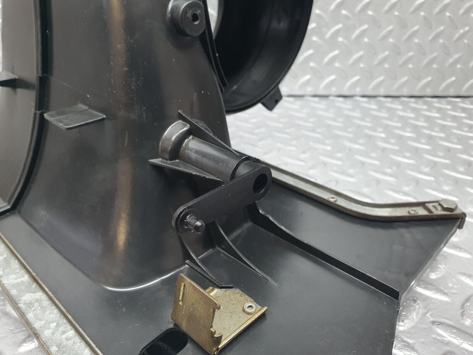 42657 Mercedes-Benz W201 190 2.0L Heater Blower Housing