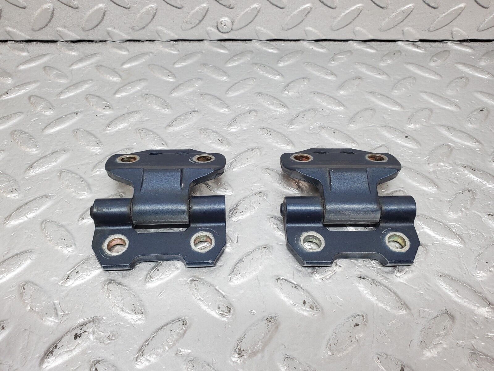 44750 Mercedes-Benz W124 220E Door Hinge Right Side