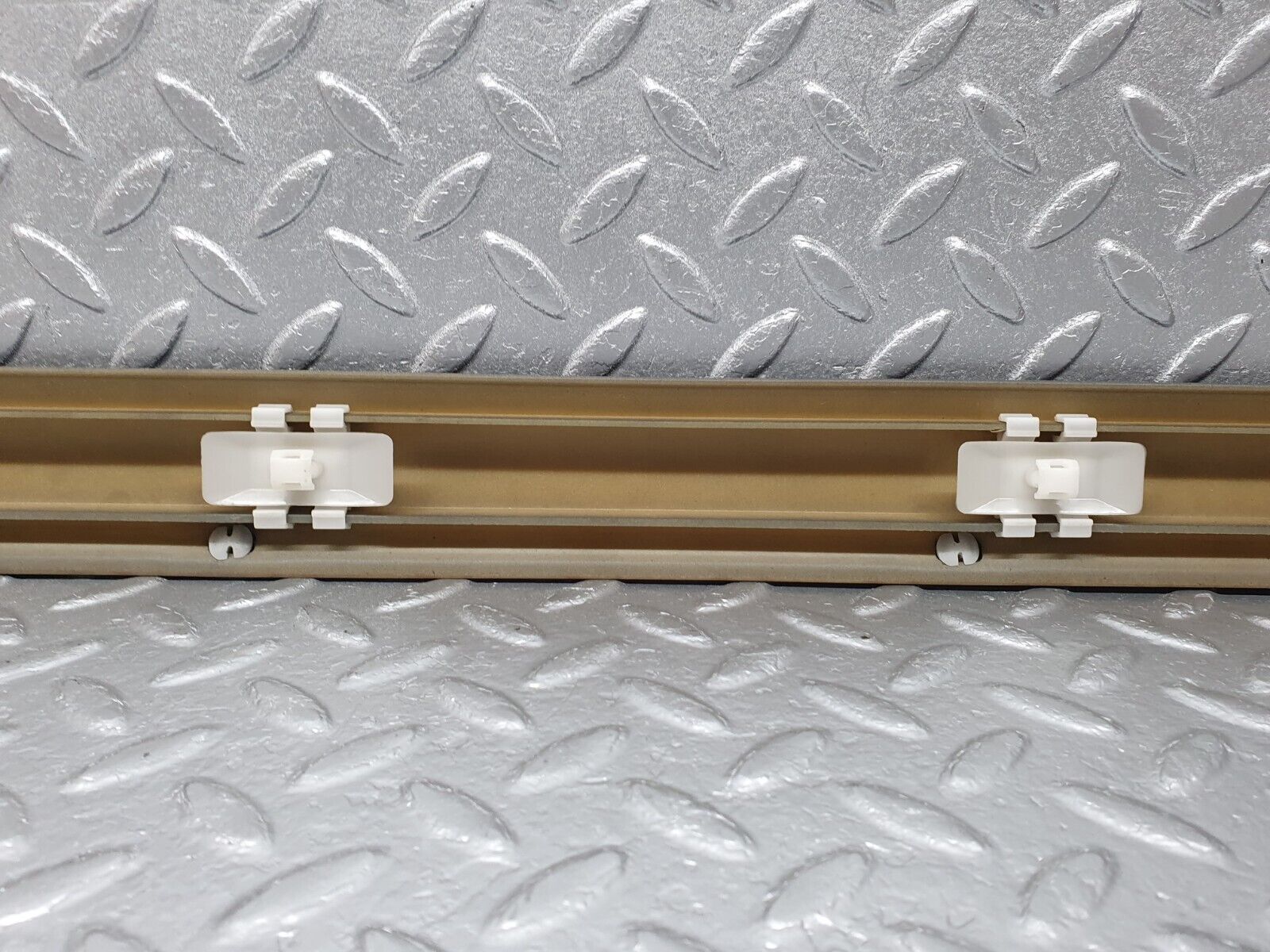 41804 Mercedes-Benz W202 C200 Front Right Door Centre Moulding Trim 2026909462