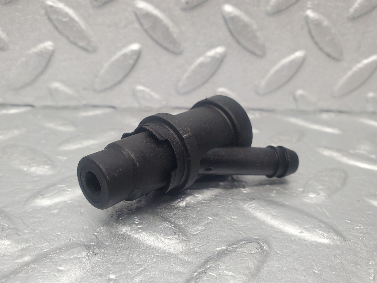 46037 Mercedes-Benz W126 420SE Fuel Injector Holder 2X