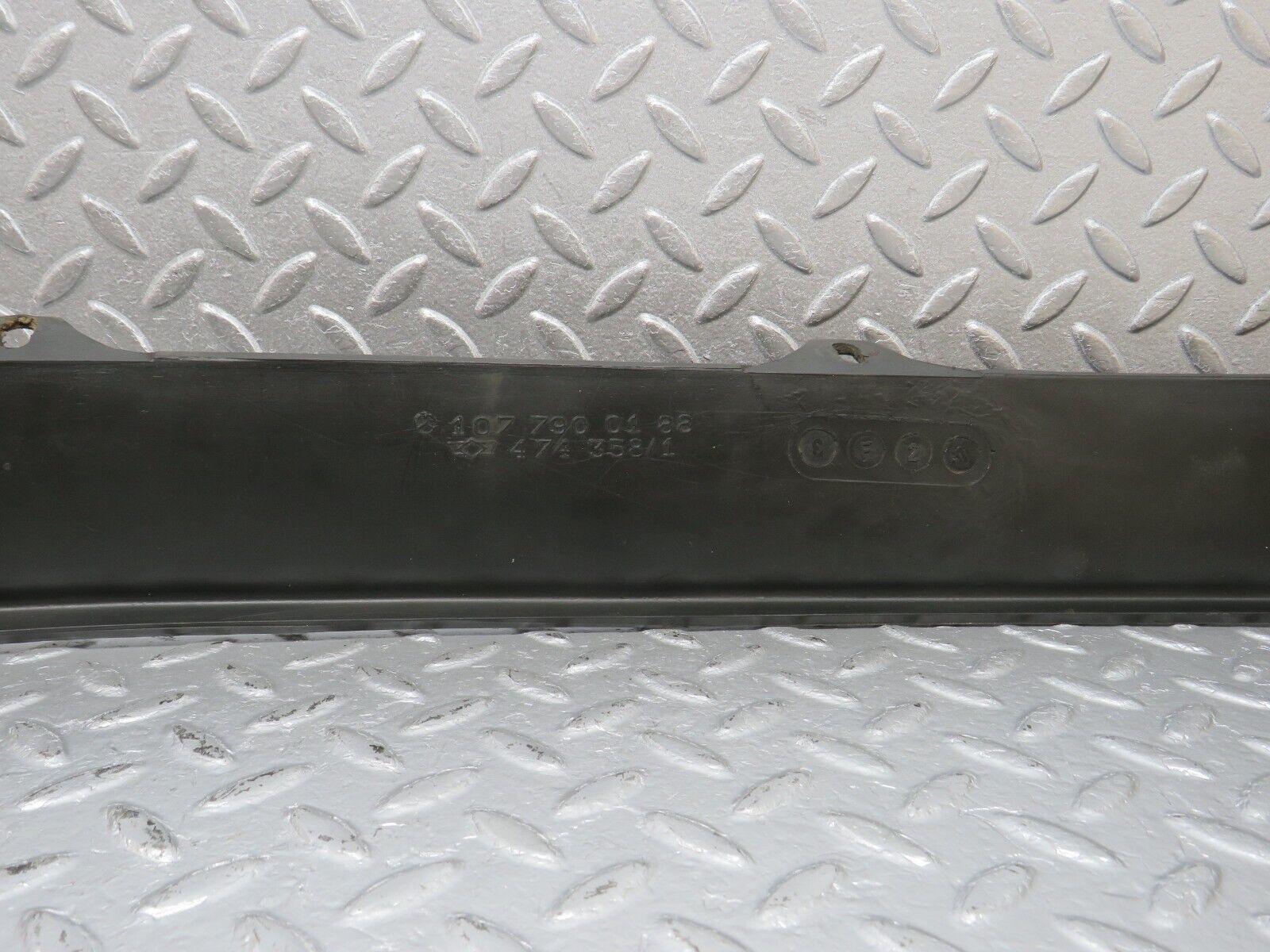 40085 Mercedes-Benz R107 350SL Front Plastic Grill Spoiler 1077900188