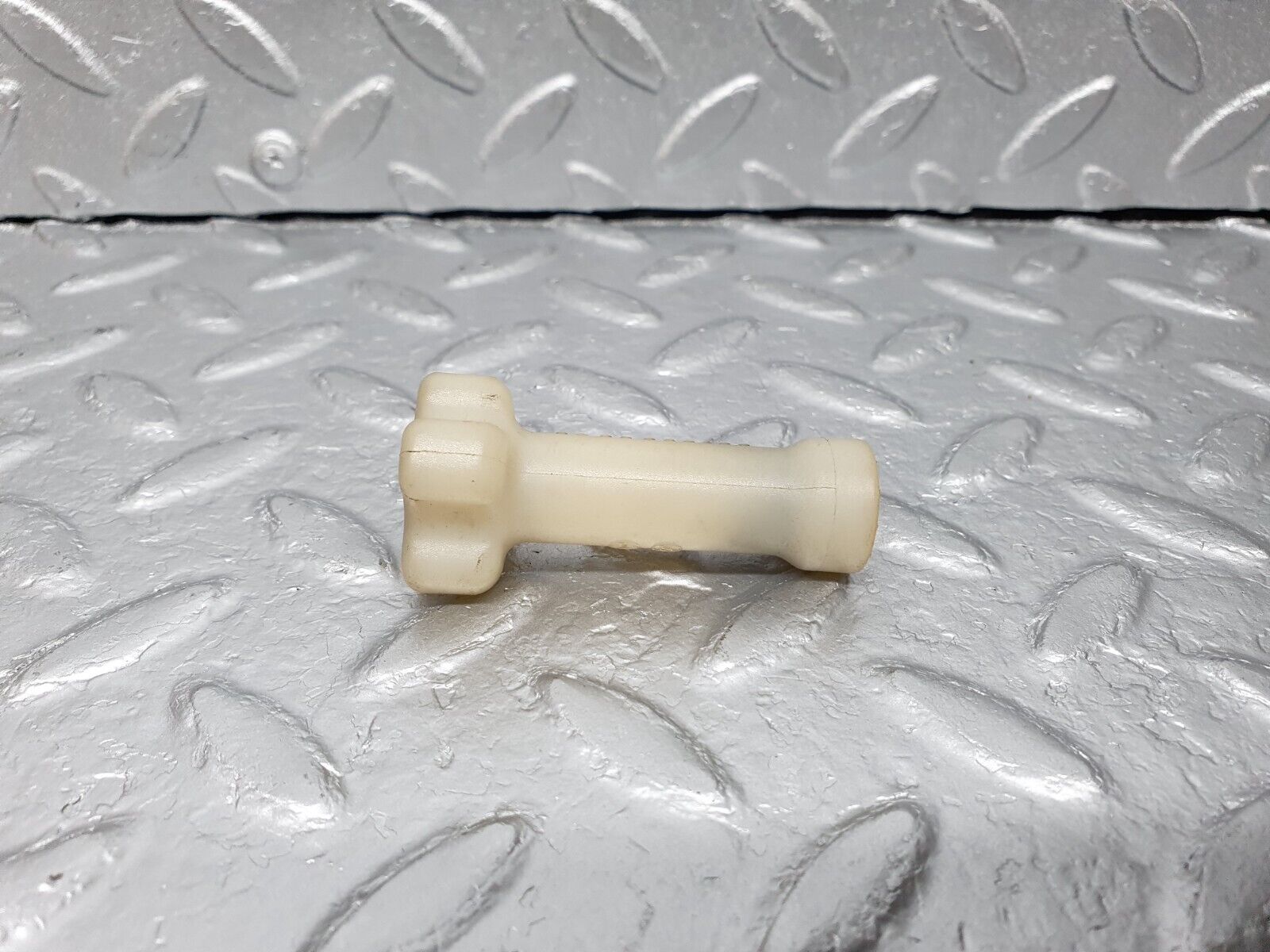 41677 Mercedes-Benz W124 200E Windscreen Washer Reservoir Holder 2018690028