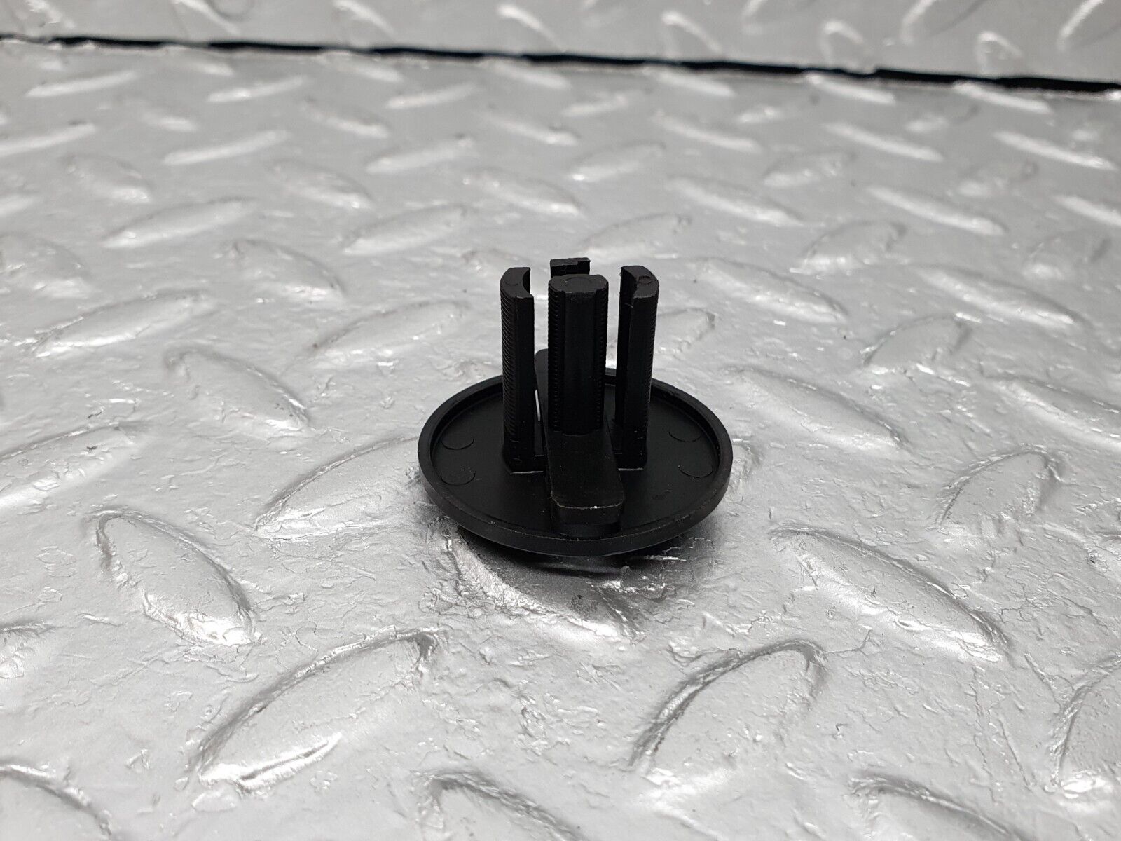 41689 Mercedes-Benz W124 200E Radiator Fan Shroud Holder