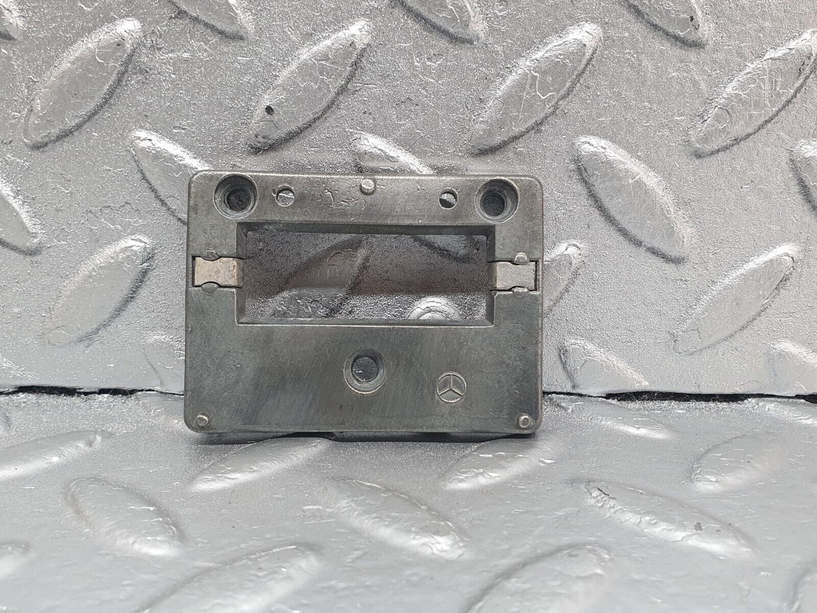 43416 Mercedes-Benz C126 380SEC Coupe Rear View Mirror Bracket