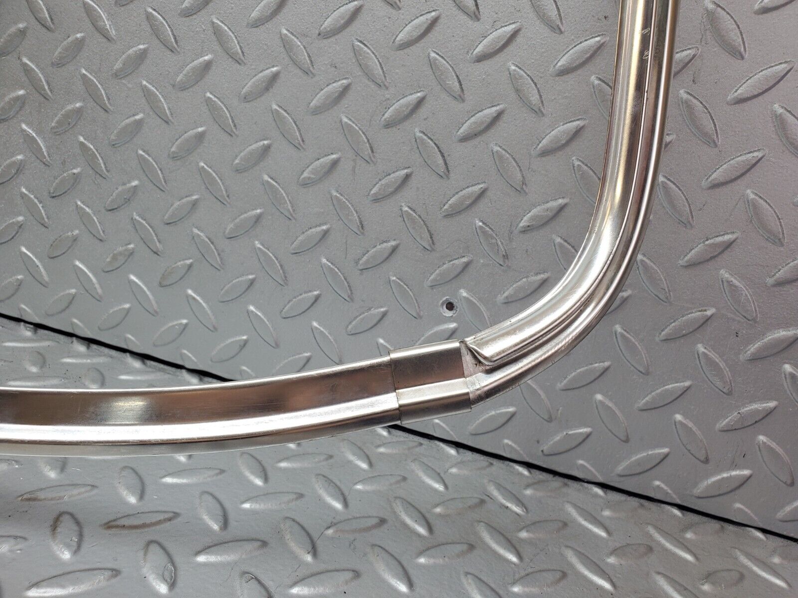 44410 Mercedes-Benz W123 280E Rear Windscreen Chrome Frame