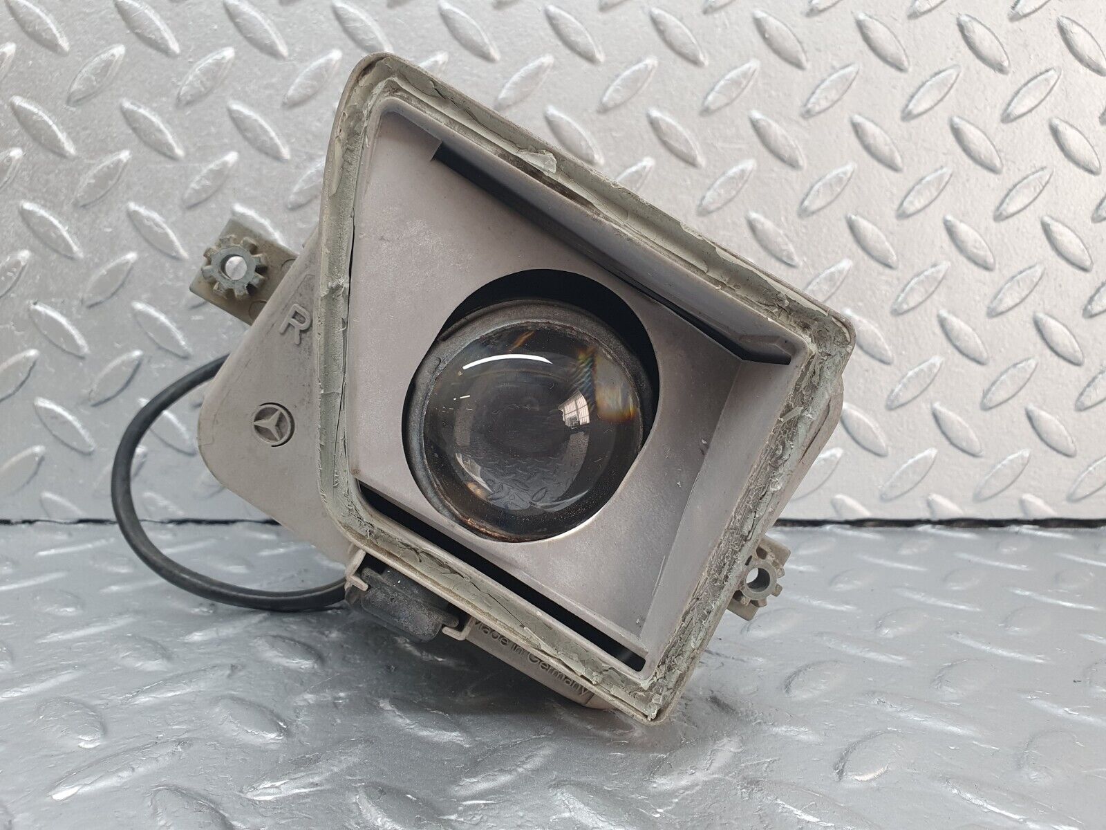 42455 Mercedes-Benz R129 320SL Coupe Front Right Fog Light No Lens Bosch 0305120002 1305230062