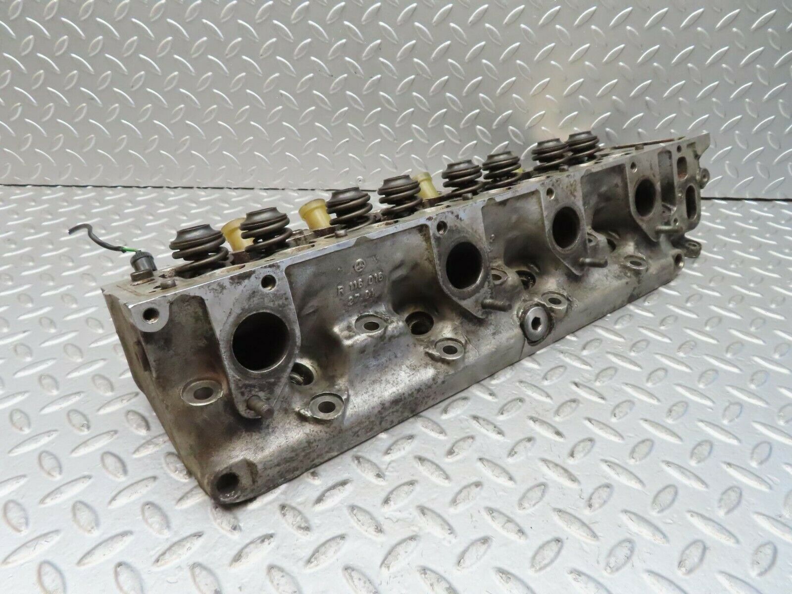 15795 Mercedes-Benz R107 450SL Cylinder Head Right 1160162701