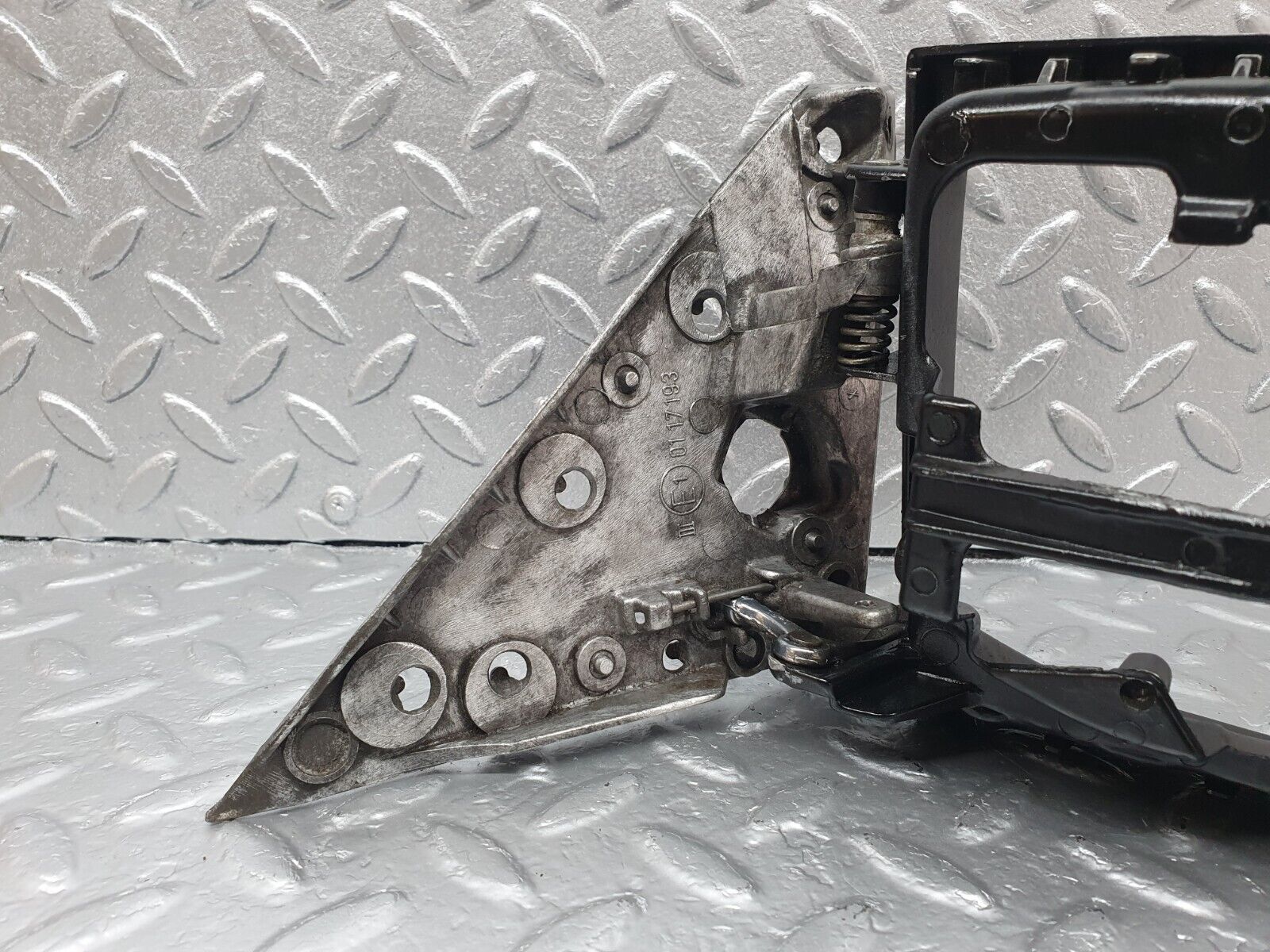 42857 Mercedes-Benz W201 190 2.0L Wing Mirror Bracket With Frame Left 1248110335 1248110541