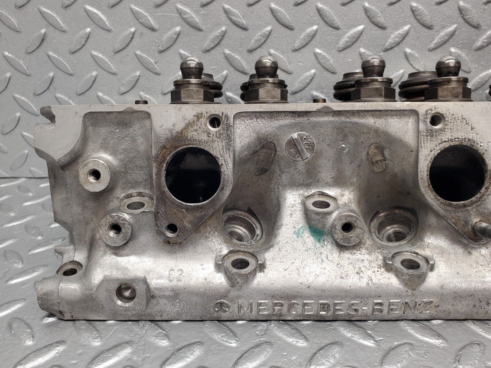 46317 Mercedes-Benz W126 420SE Cylinder Head Left Side 1160164001