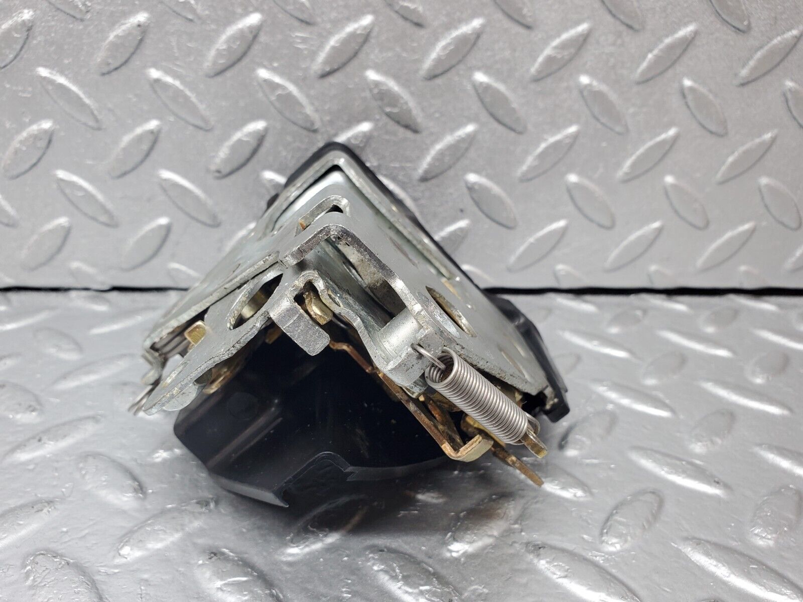 45622 Mercedes-Benz W126 420SE Rear Right Door Lock Mechanism 1237230208